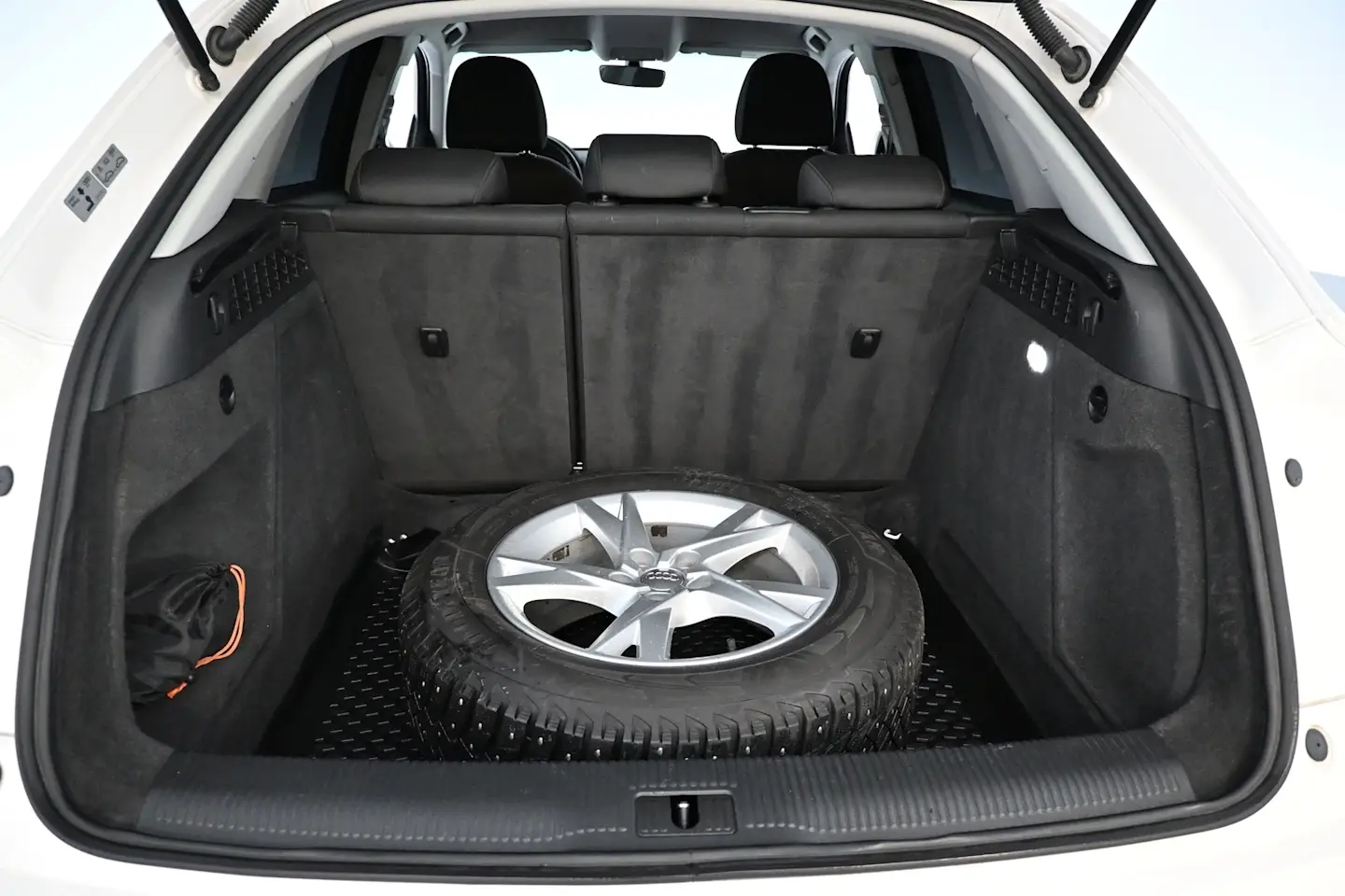 Car Image - 742MCYjj5w4aFsiSyAbi0t