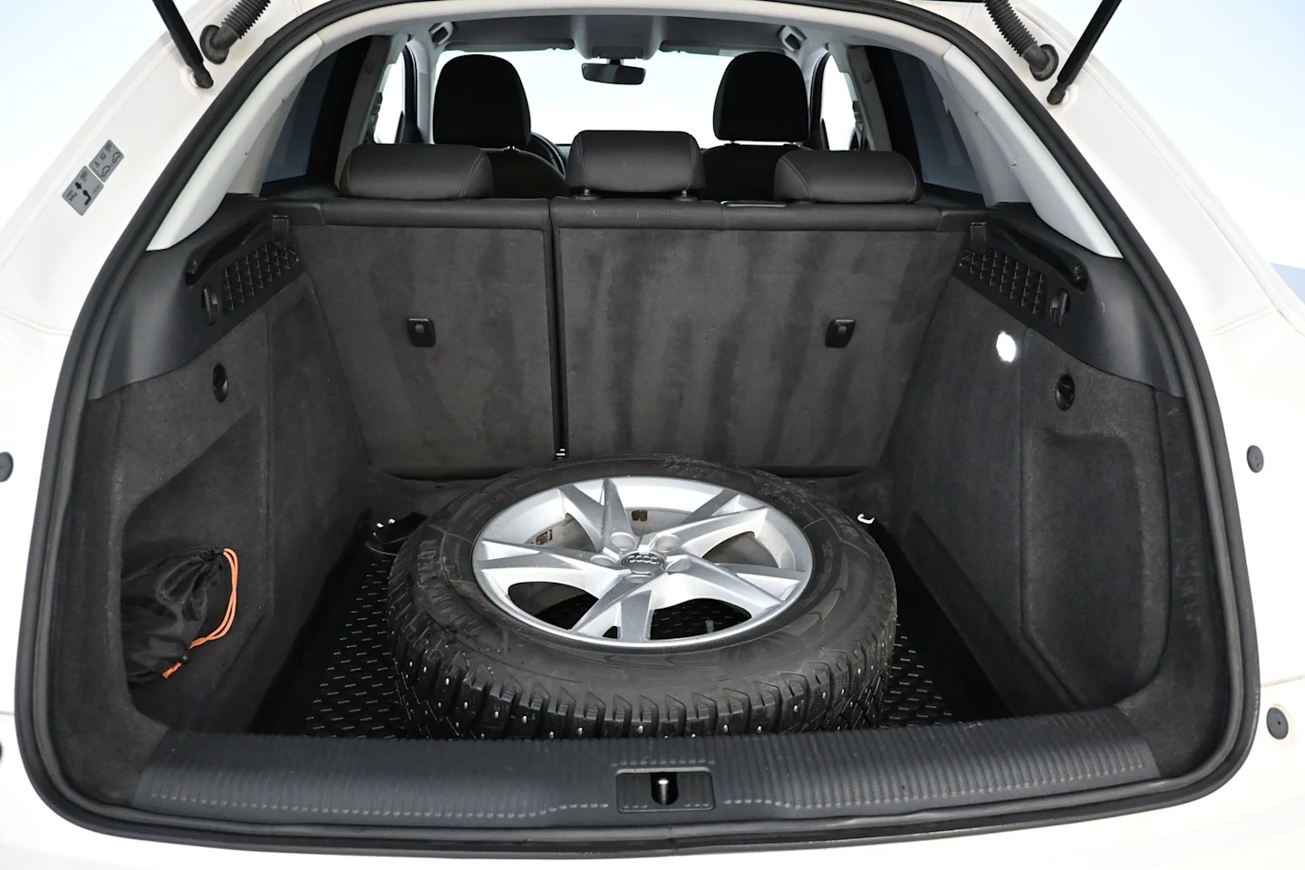 Car Image - 742MCYjj5w4aFsiSyAbi0t