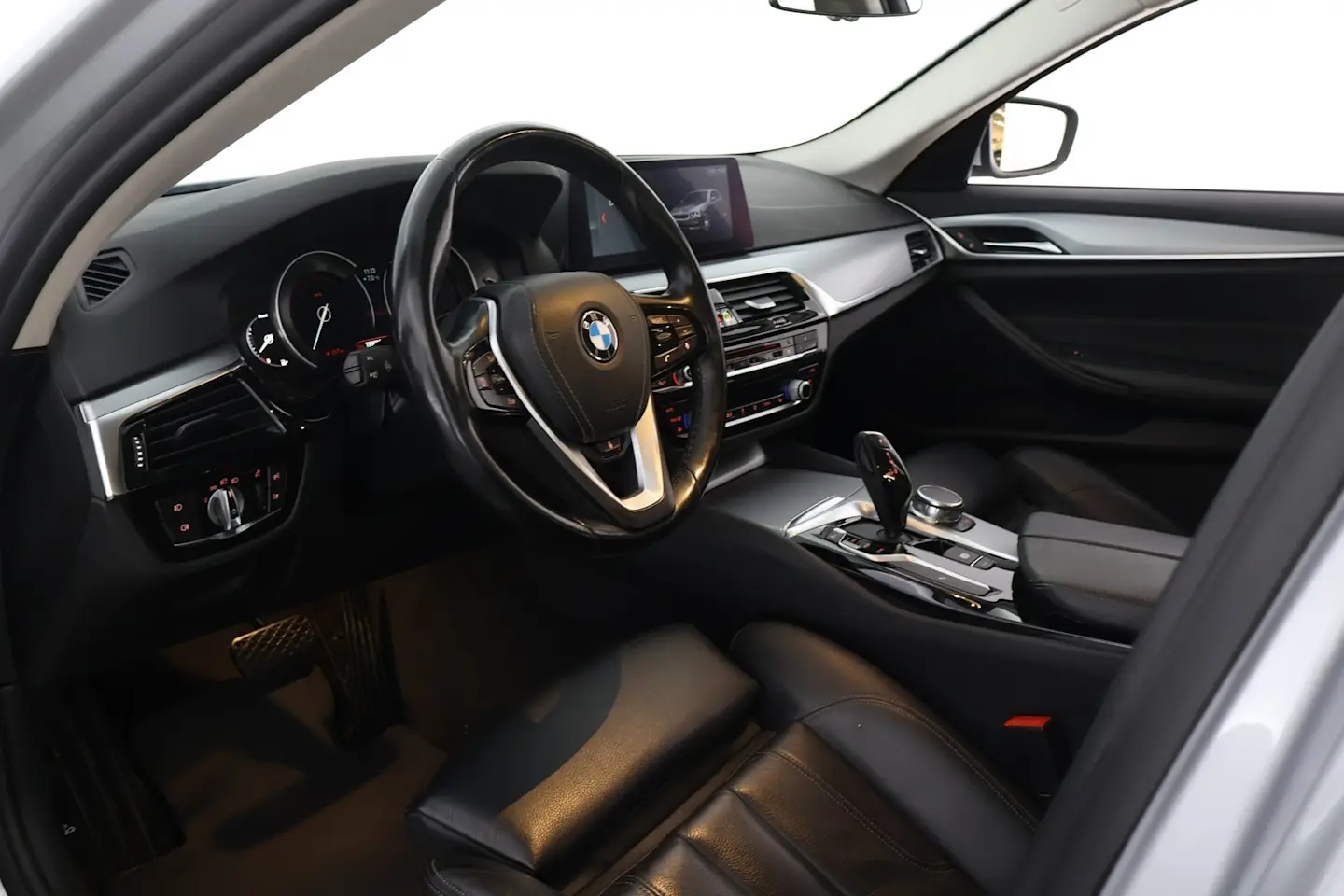 Car Image - 1nWlENejLu9se5XcZMLbml