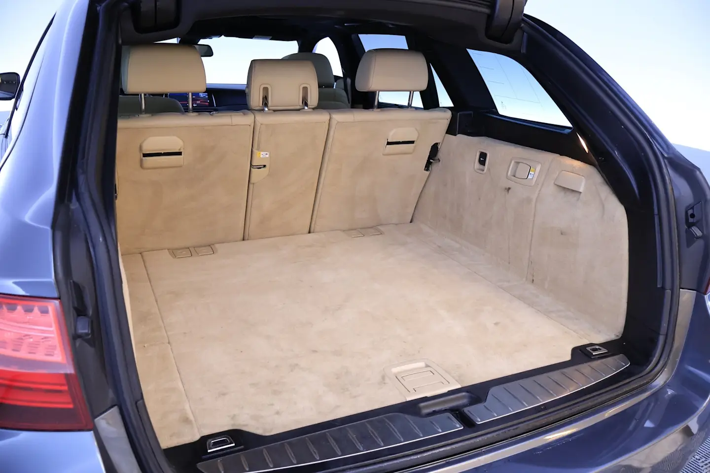Car Image - 4ADxpjE6s96v1gNDWMPL08