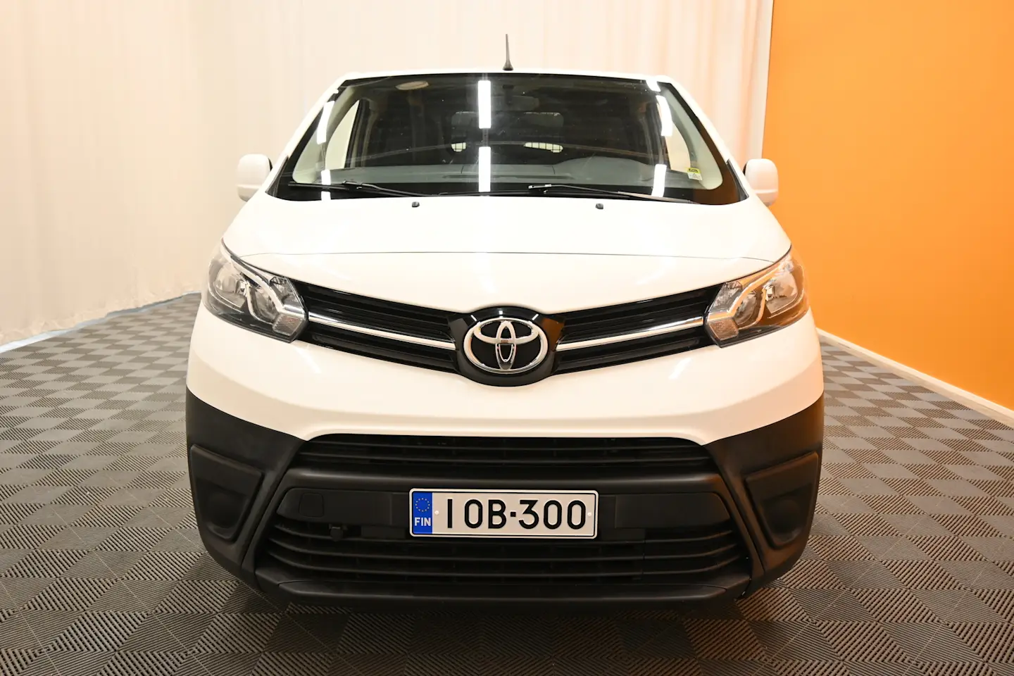 Car Image - 2lqxBzkZBElr7UM7a3KBgO