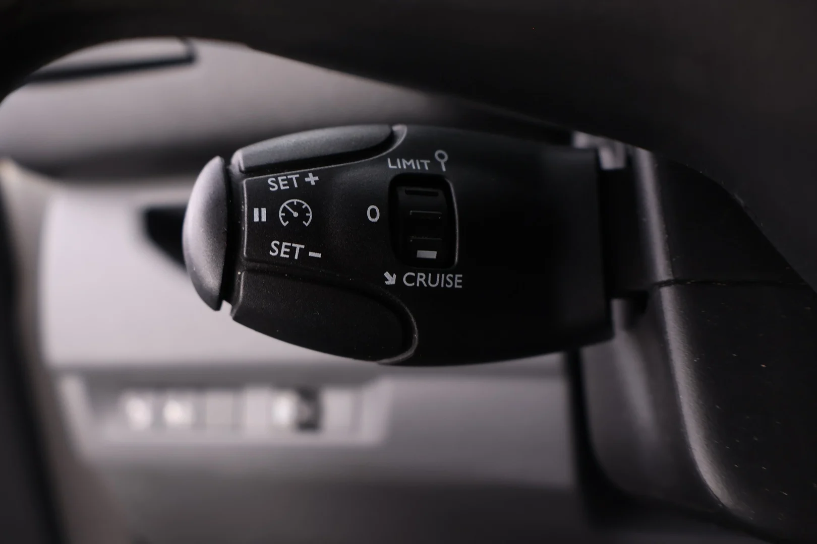 Car Image - 7AicrGbSDnw677344DfUH9