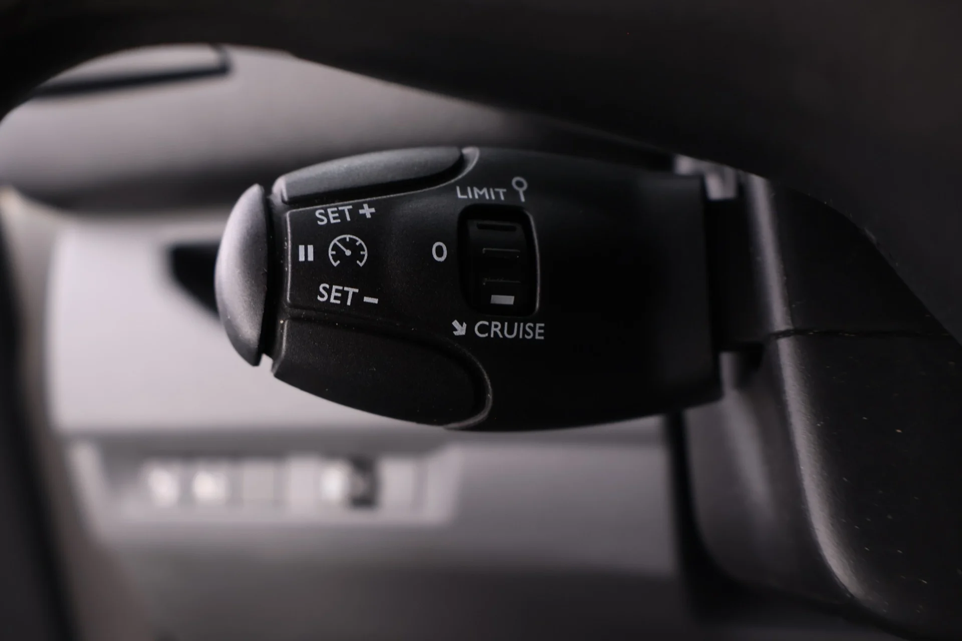 Car Image - 7AicrGbSDnw677344DfUH9