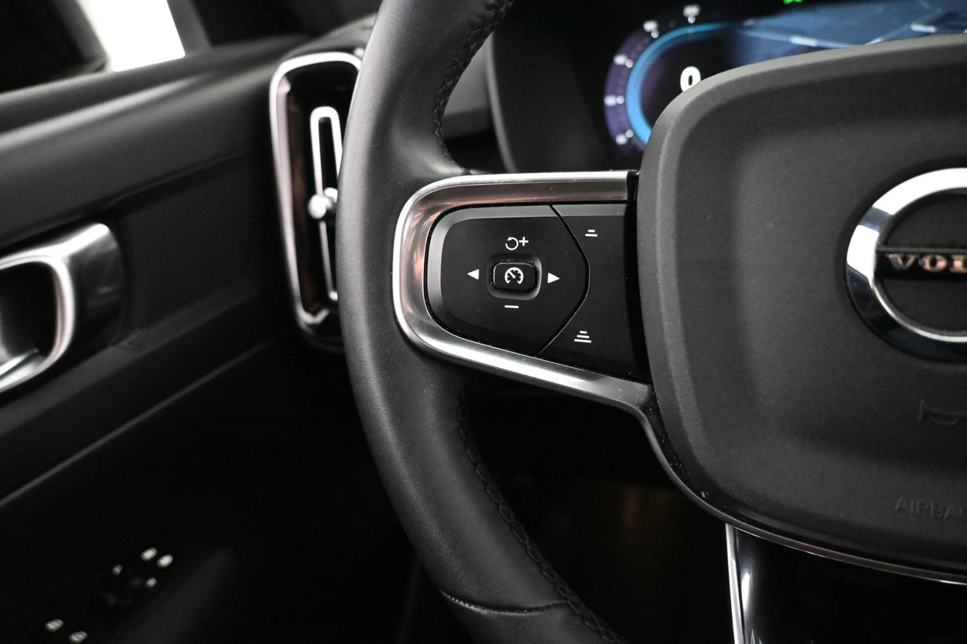 Car Image - 5XQTEttR8lZ1OeqSzXeuiu