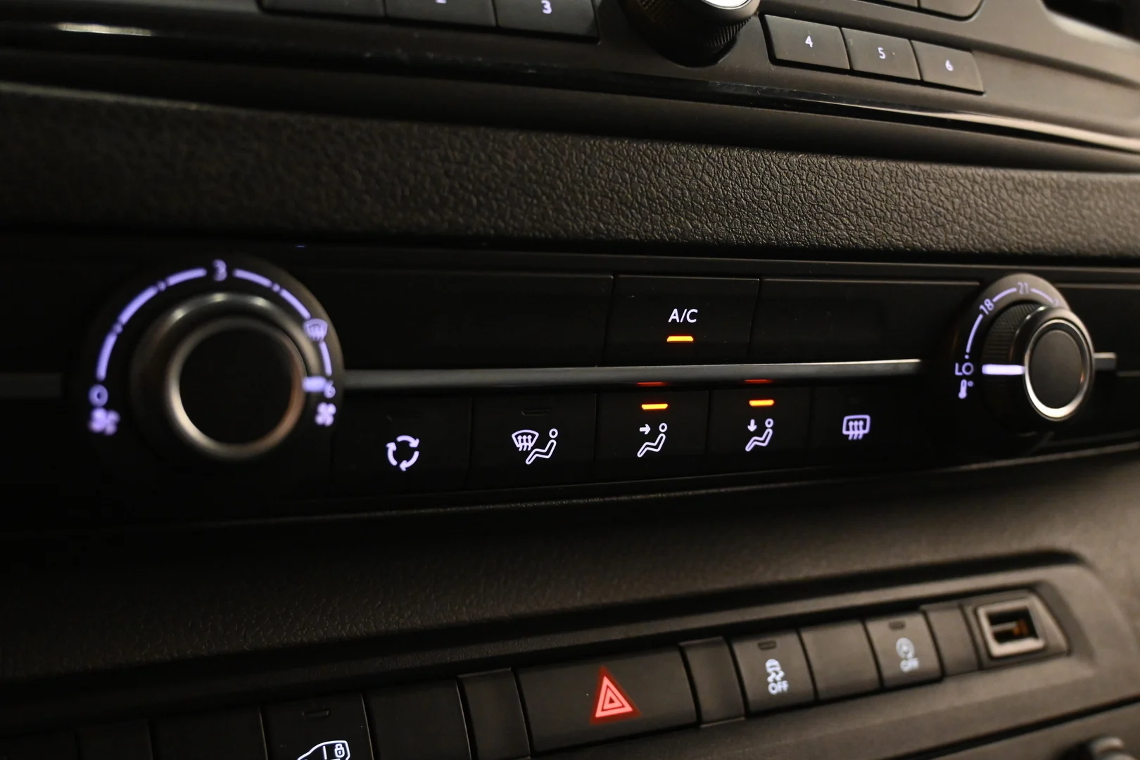 Car Image - 54n1CMzTYO4I27EGh4IoEI