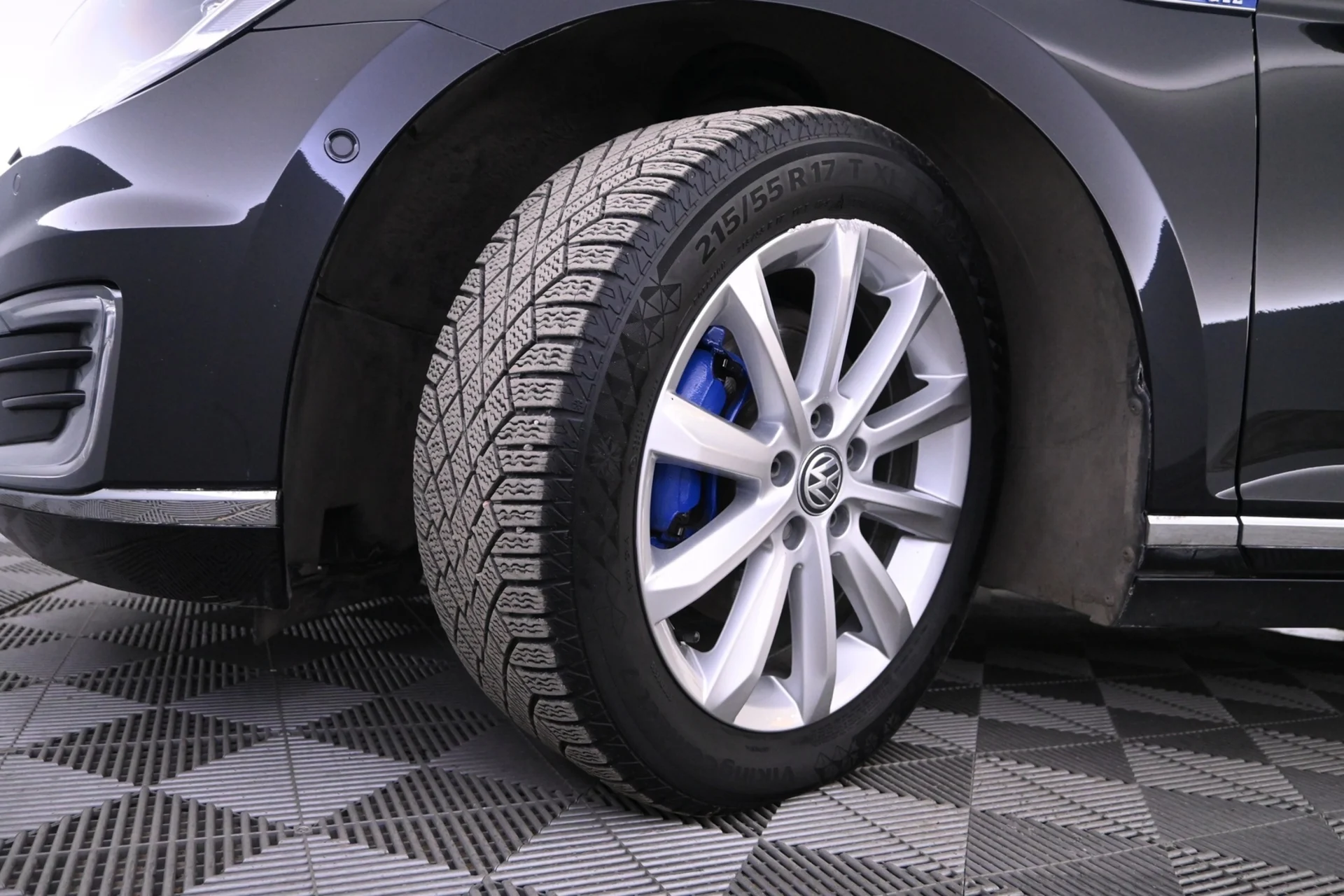 Car Image - 69h6LhKB4OSAn21xlporLx