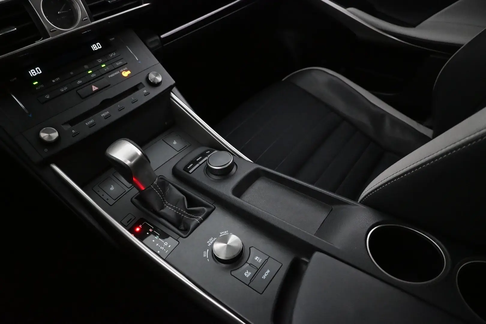 Car Image - 3rWvXhbzmb2l4UVNRs3abO