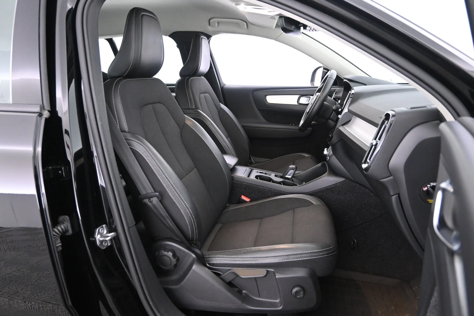 Car Image - zHftObuyakctUdL474V0j