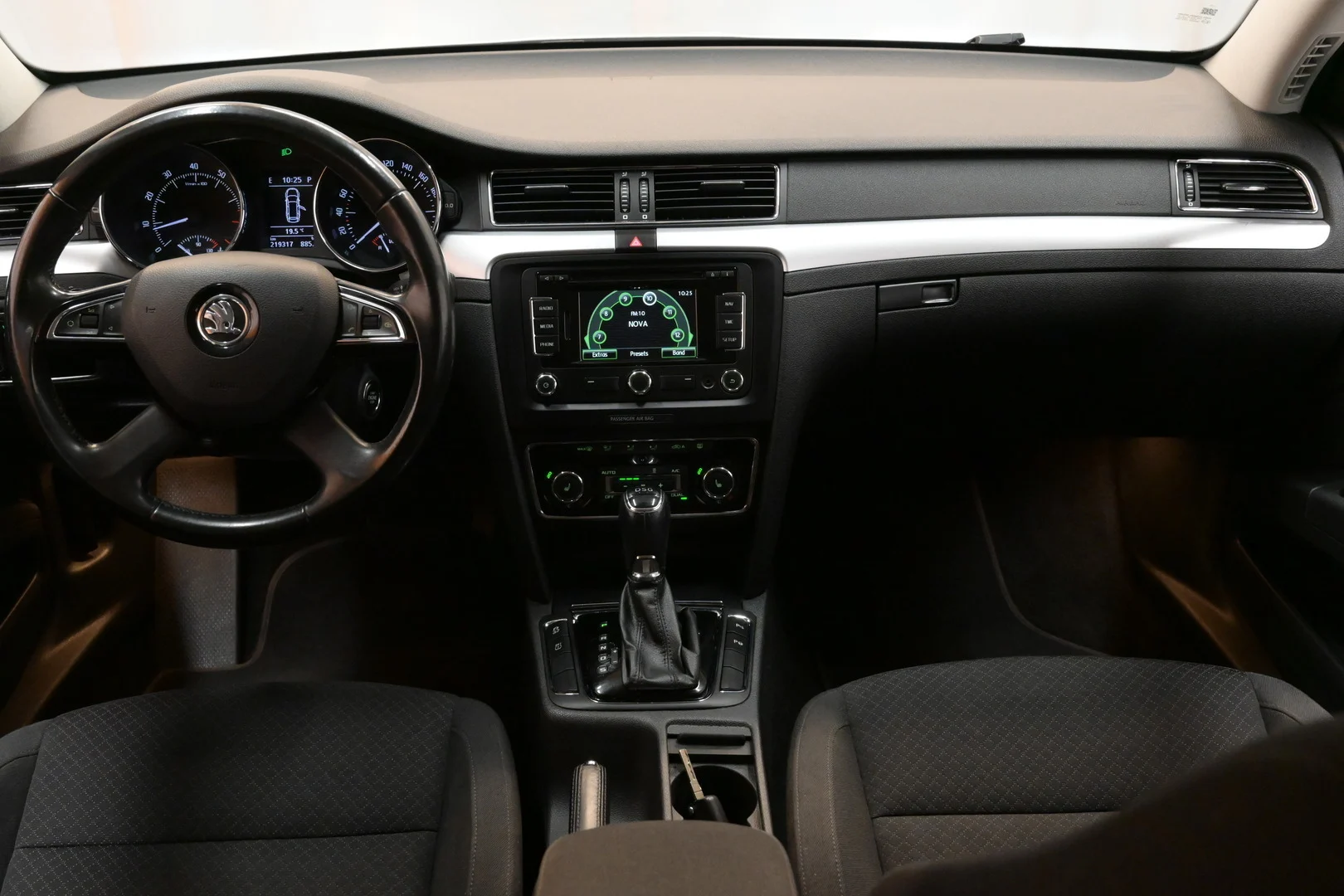 Car Image - 68oIiNnWaR4UYb1WUMnPM8