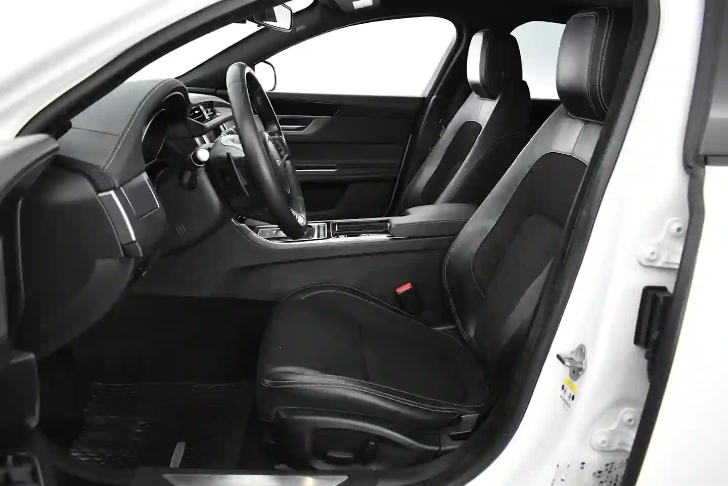 Car Image - zpeCQaUJgUALKnE1hkR5N