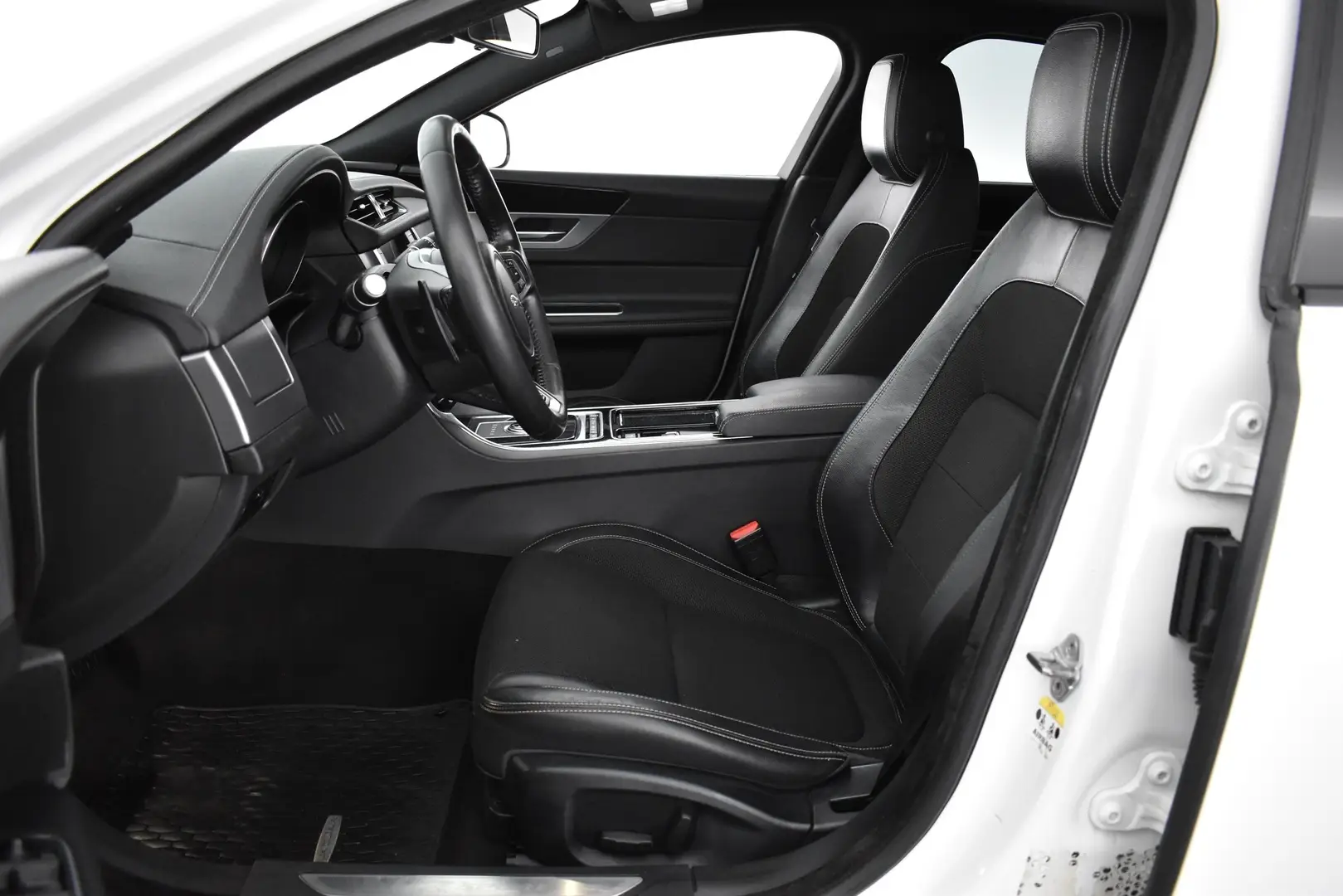 Car Image - zpeCQaUJgUALKnE1hkR5N