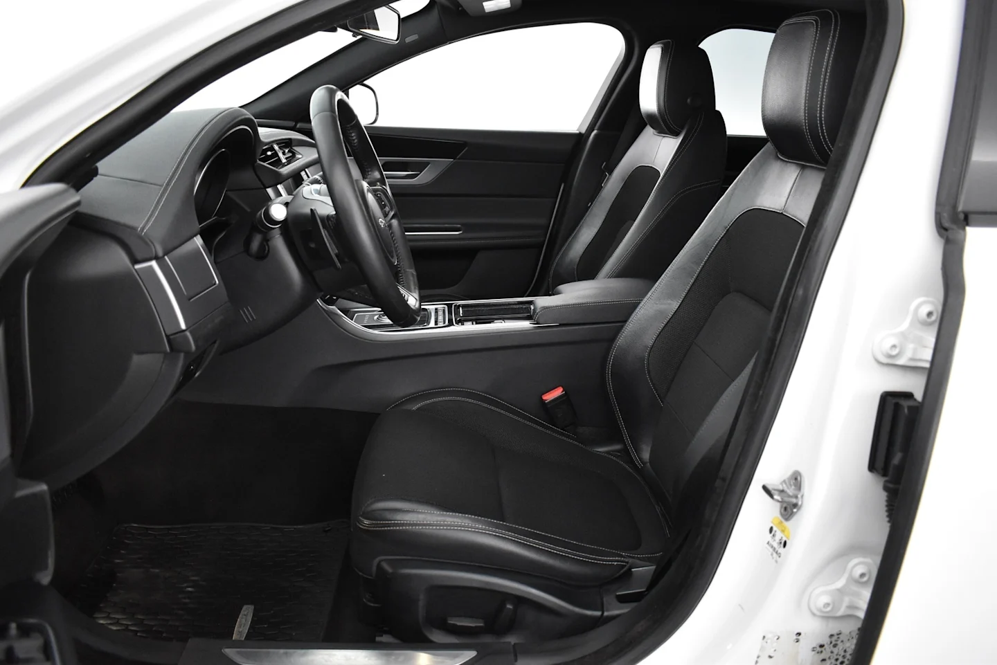 Car Image - zpeCQaUJgUALKnE1hkR5N