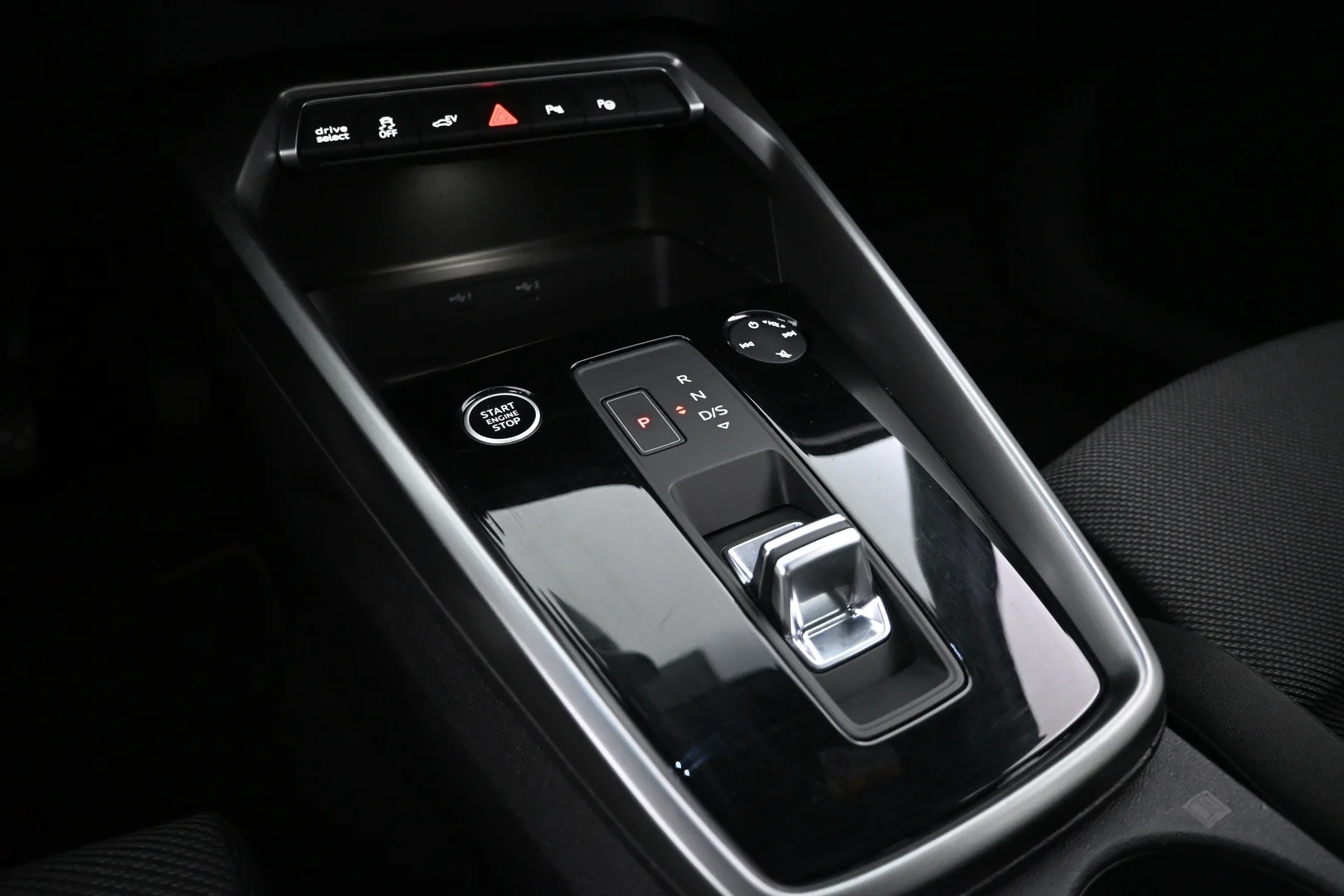 Car Image - aEcOjX6fQ49Q0fP59Jllm