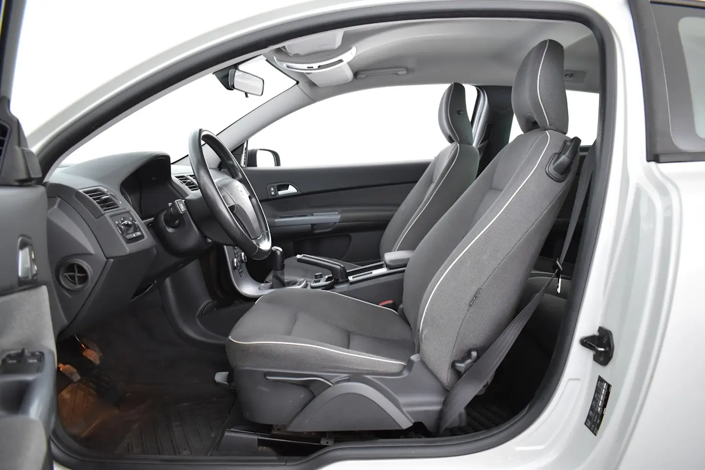 Car Image - cjaL5d8EdaRo0SfDm6rrr