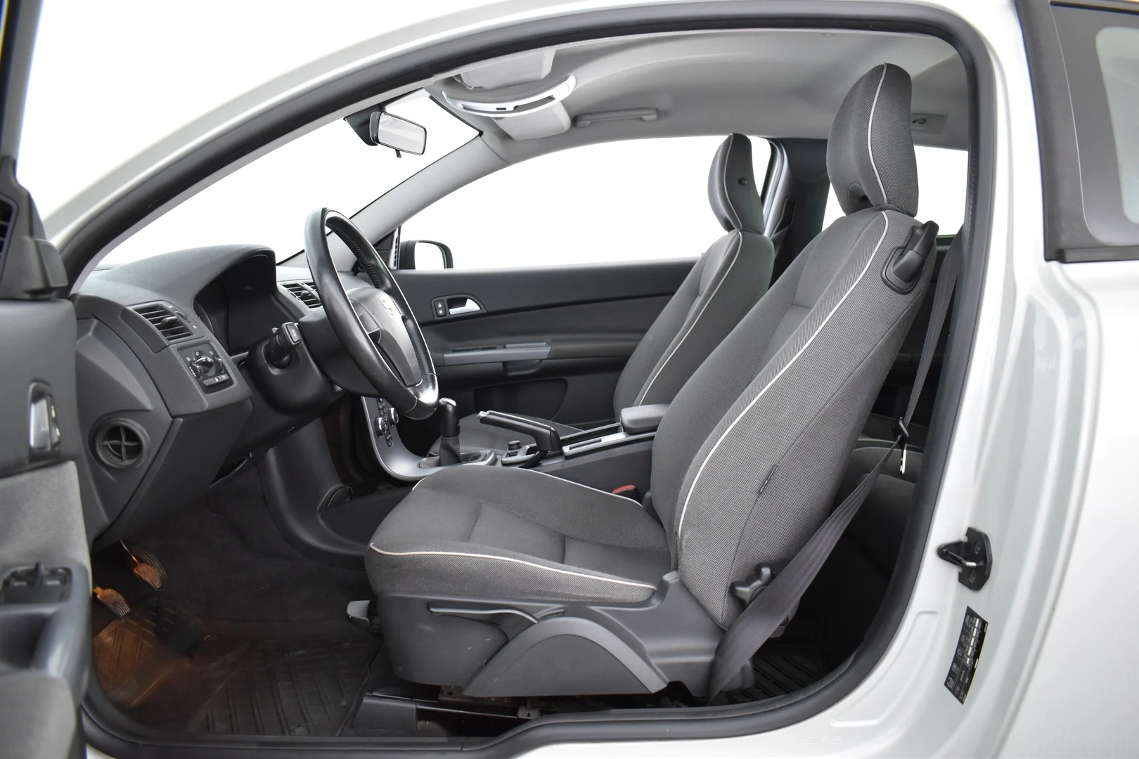 Car Image - cjaL5d8EdaRo0SfDm6rrr