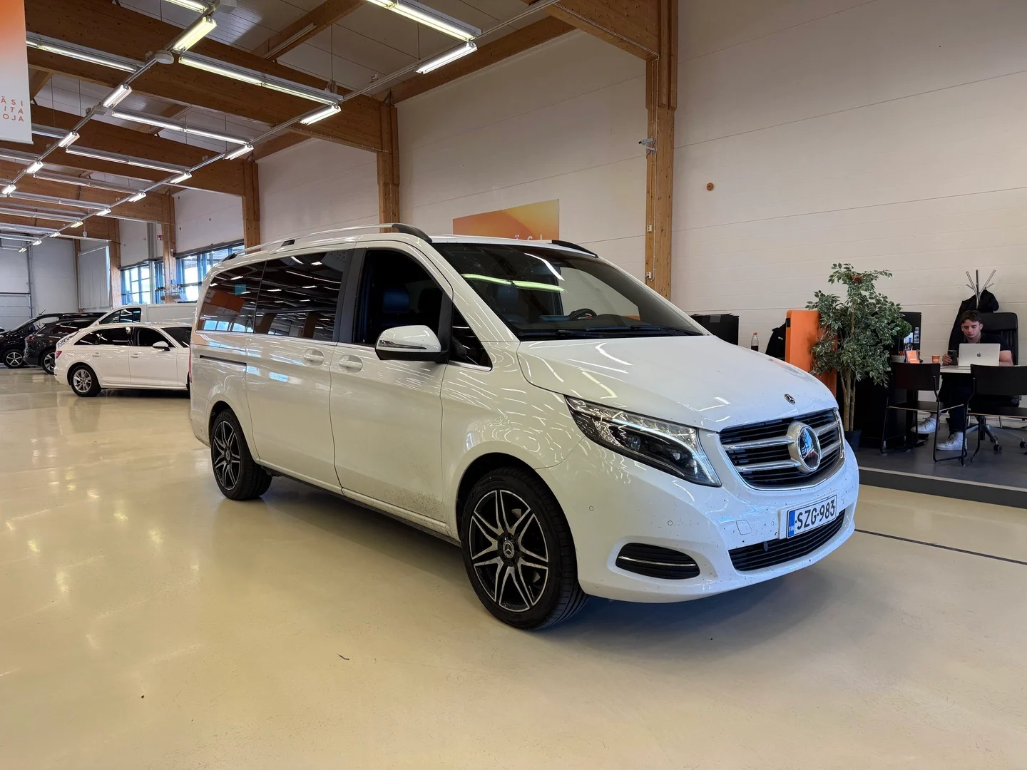 Car Image - 144nNaV4CiQDEqoSKbJnJo