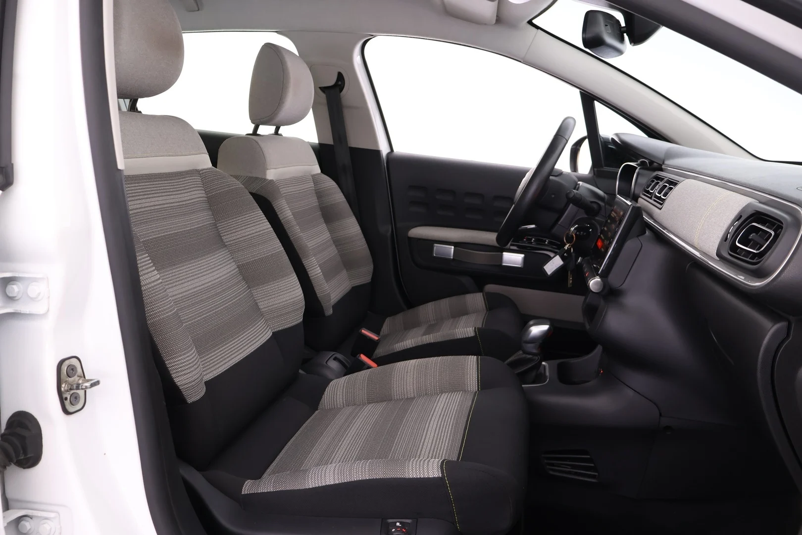 Car Image - 3szWca2g4XhDOVdSAhBeN6