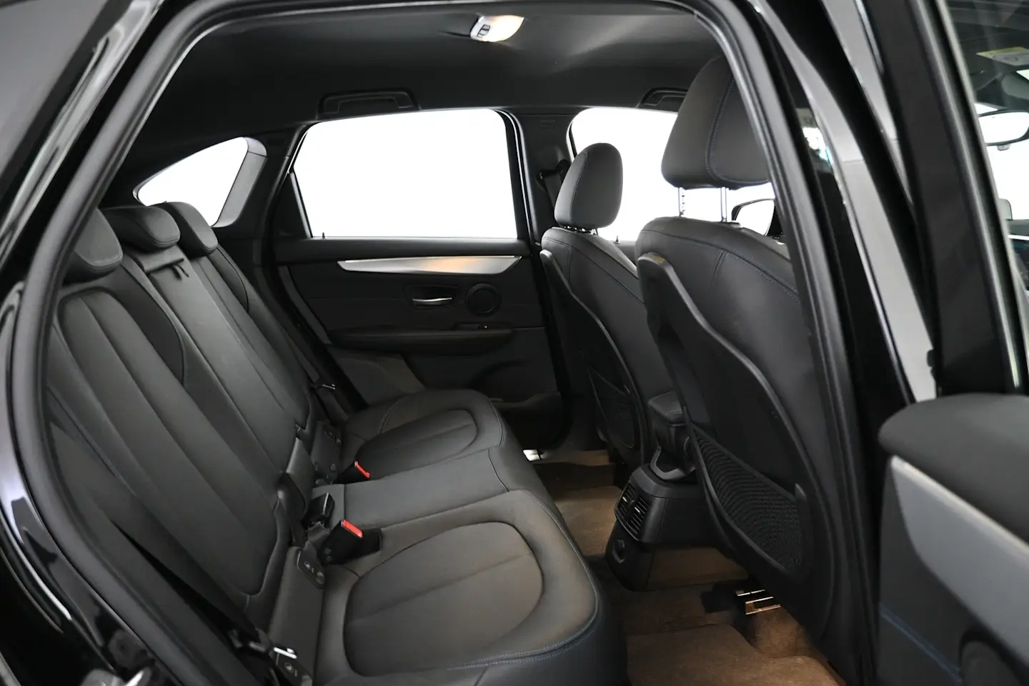 Car Image - H1YQmq74JDPdRqFPDcLr2