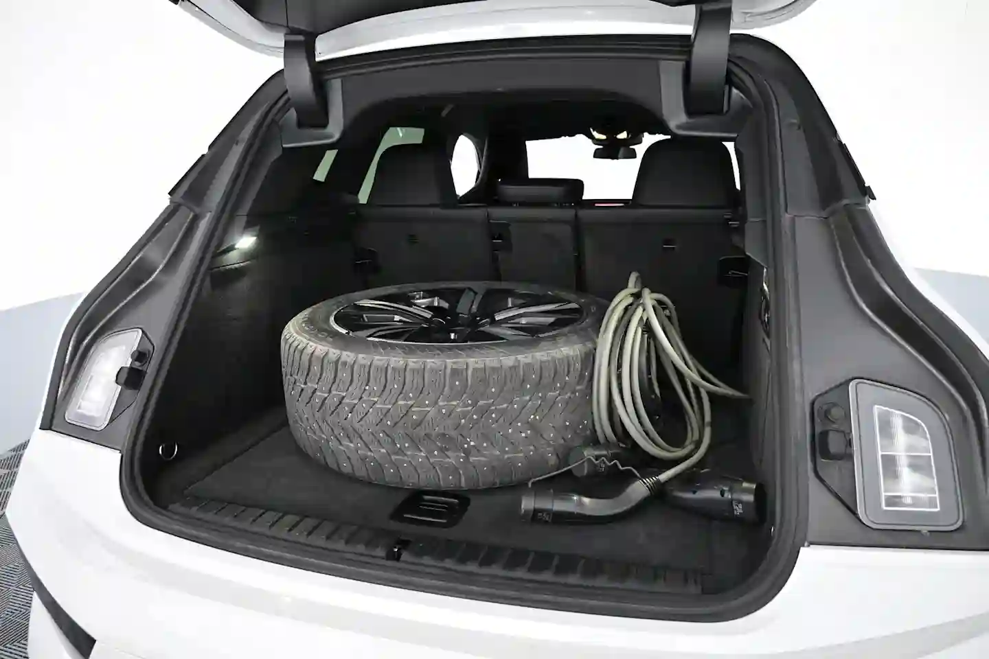 Car Image - N63FfwqNESULjJYM7nKS1