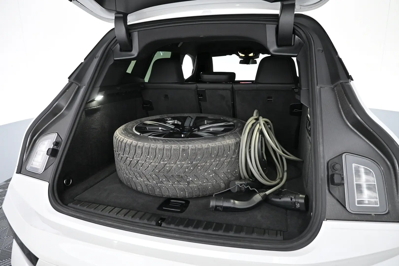 Car Image - N63FfwqNESULjJYM7nKS1