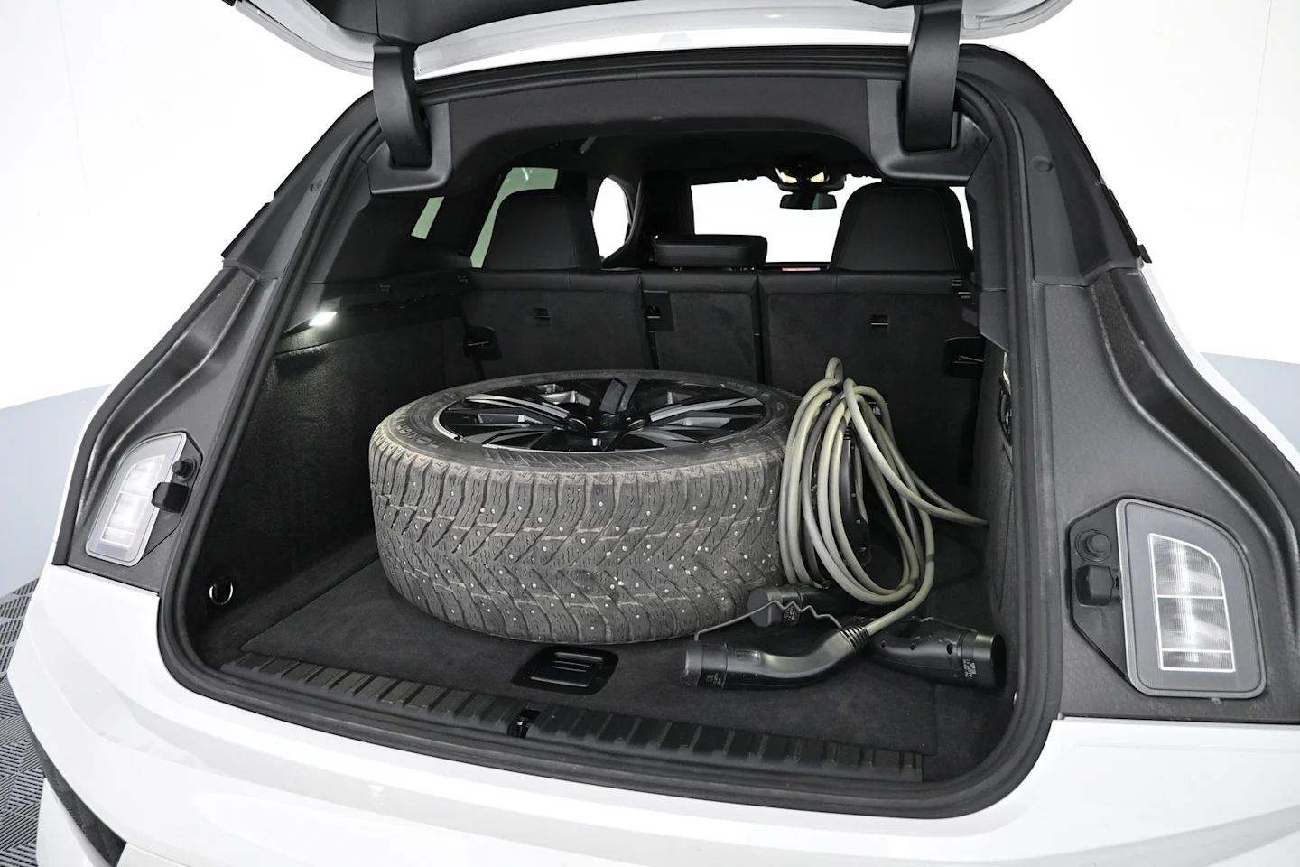 Car Image - N63FfwqNESULjJYM7nKS1