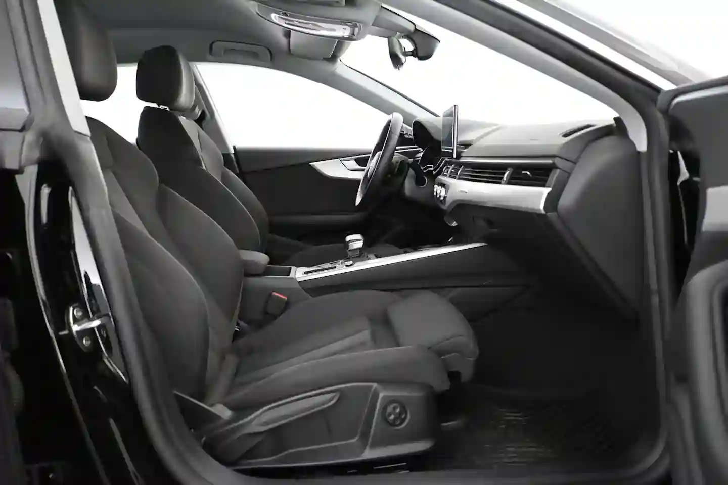 Car Image - 6fN3v0UhXABzEeGMqh38ON