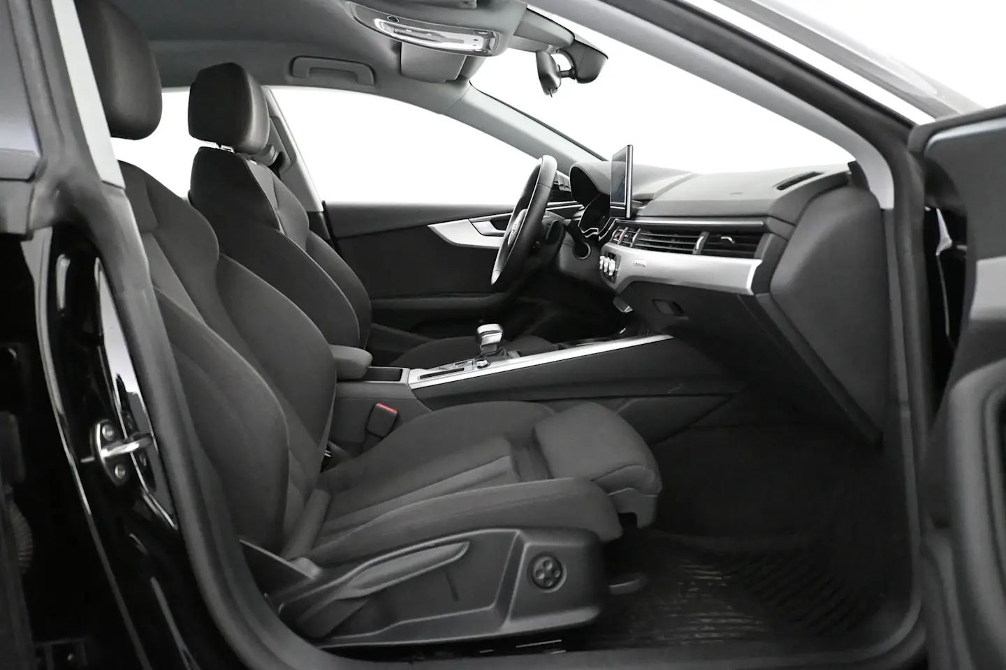 Car Image - 6fN3v0UhXABzEeGMqh38ON