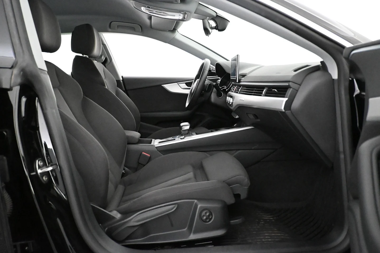 Car Image - 6fN3v0UhXABzEeGMqh38ON