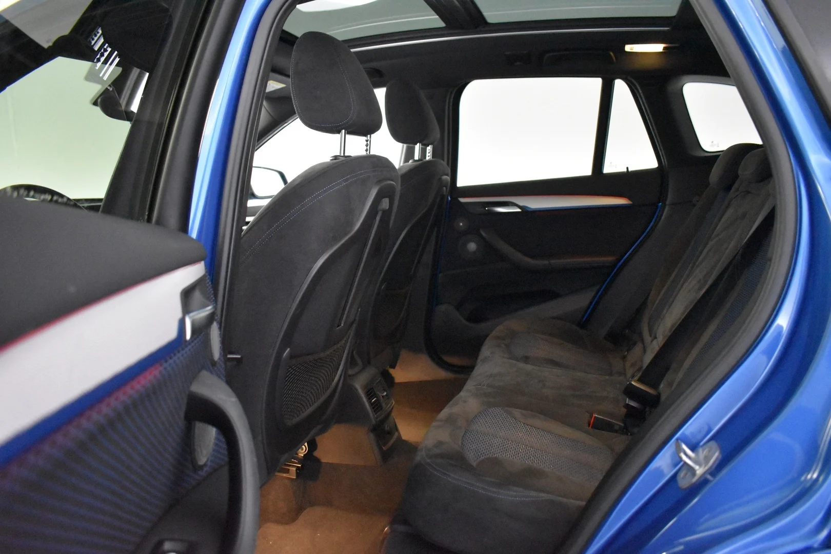 Car Image - 1x1AG3TxLNEnjLxMxMH1fR