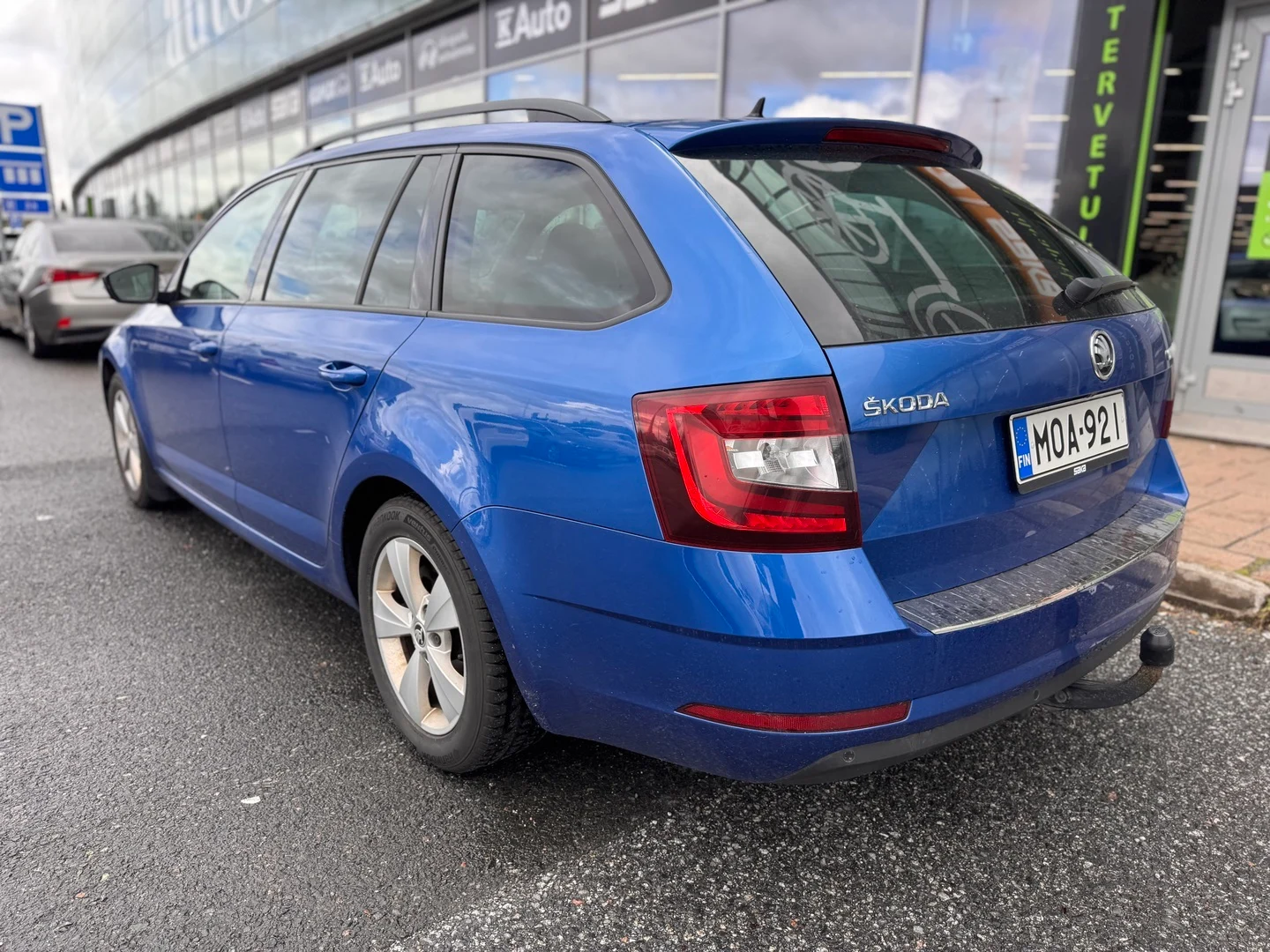 Car Image - 3LoC5xU975nSbJYuhb8rfD