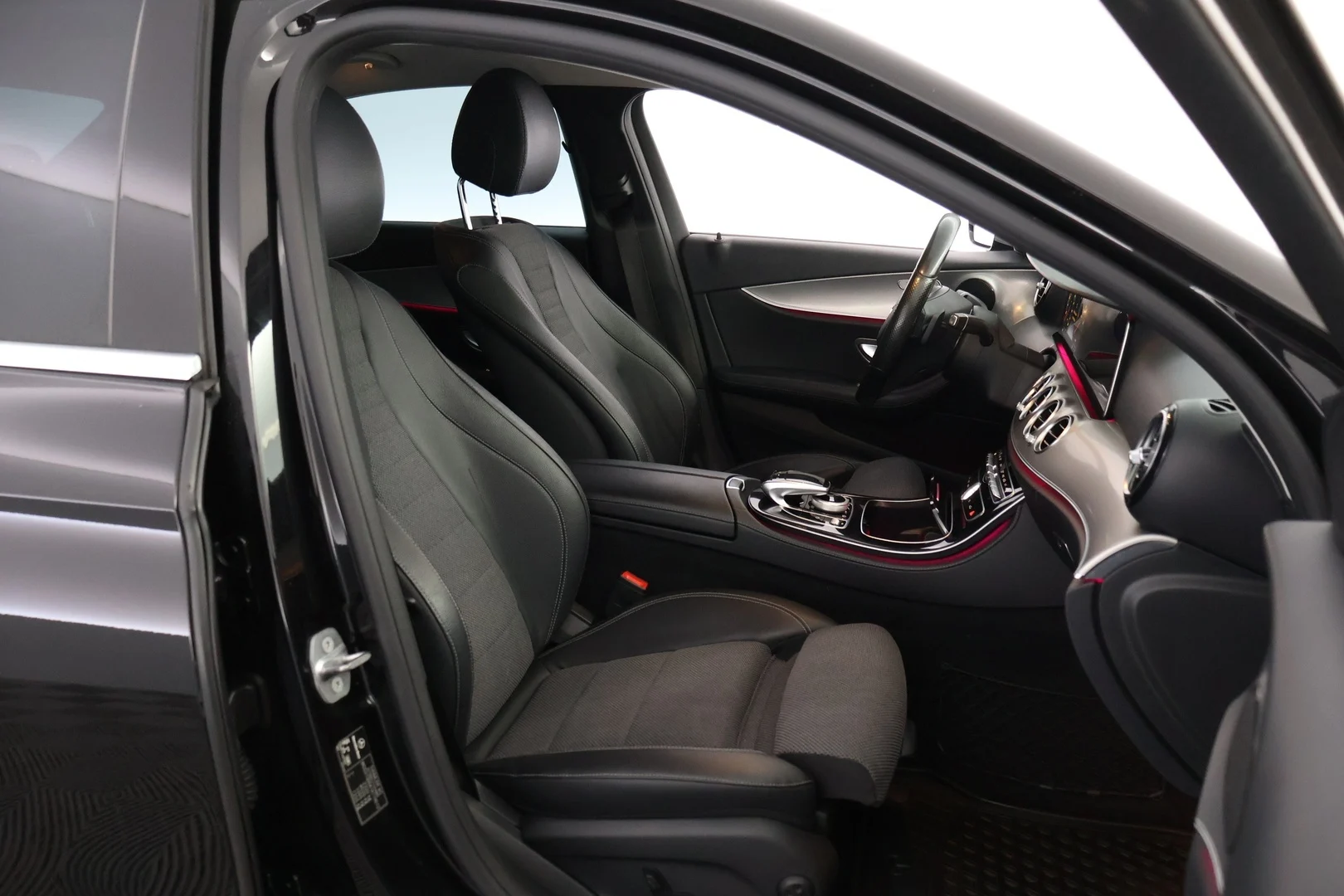 Car Image - 929ekBxqFLzH3sSUgLc3V