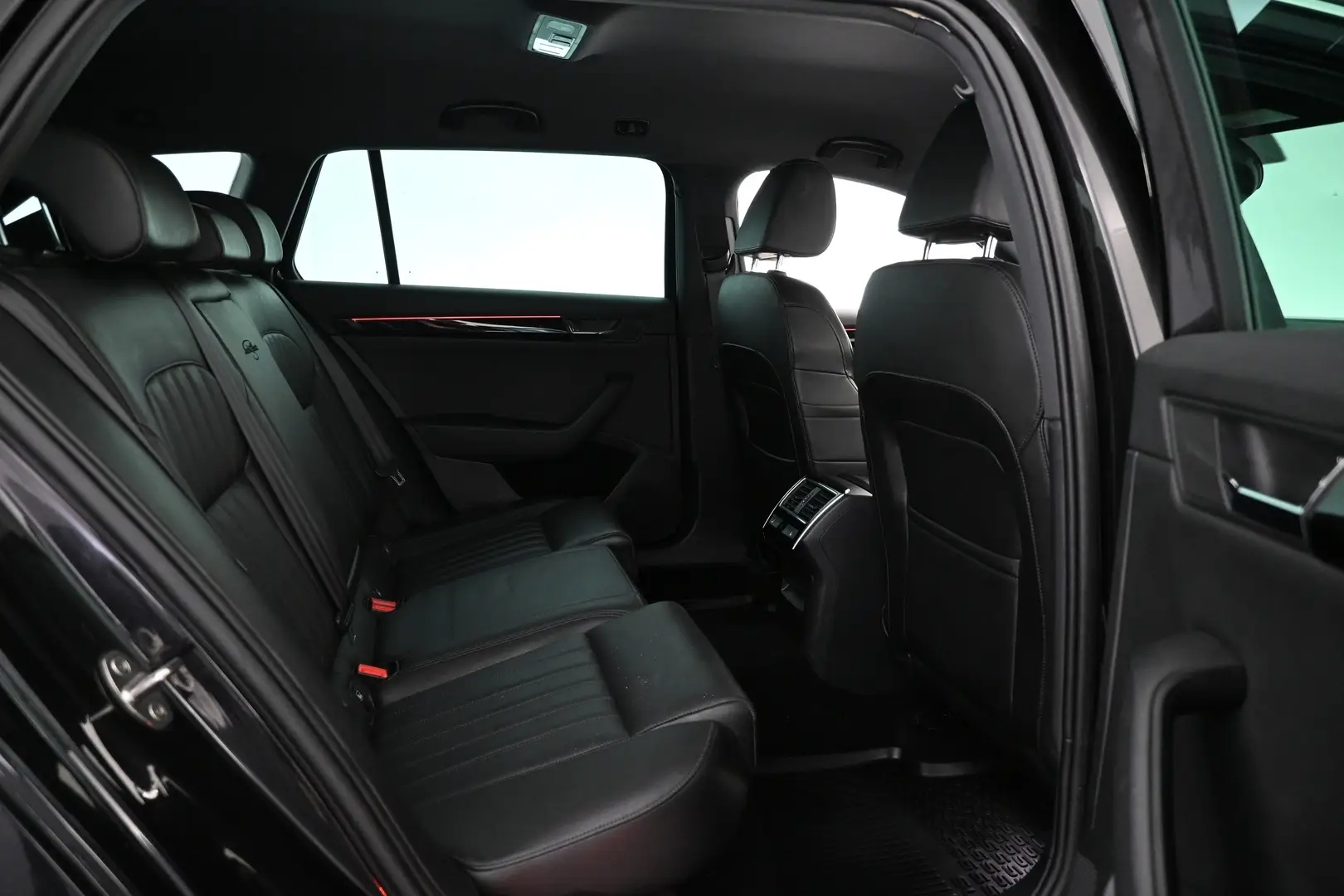 Car Image - 5yZc8kJmrYRZef4GN1EH9e