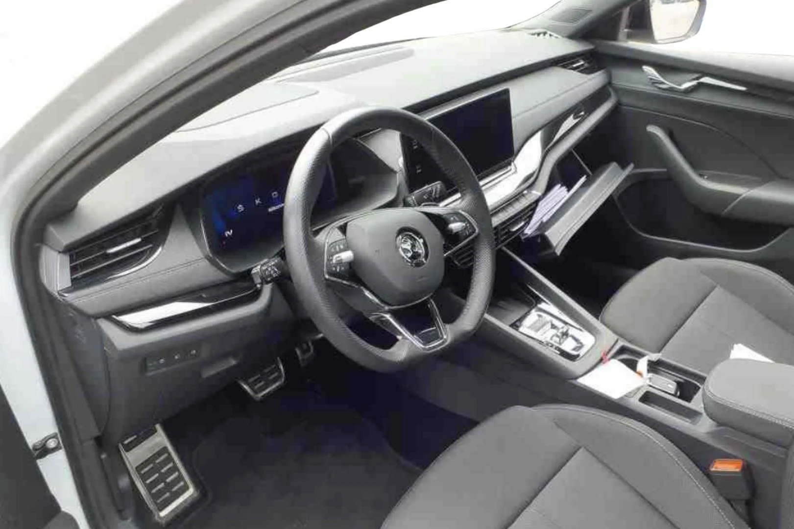 Car Image - 7scob3ACTbUaHCJiNS4pyP