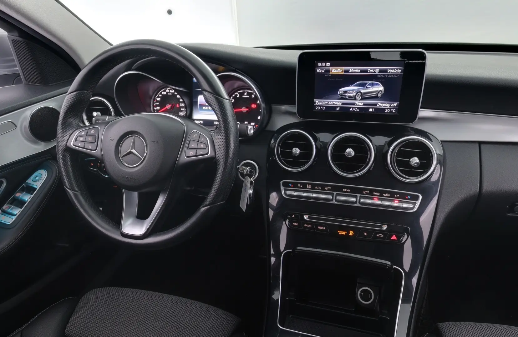 Car Image - 3ajL1EtlXt9PUfuD0Lluea