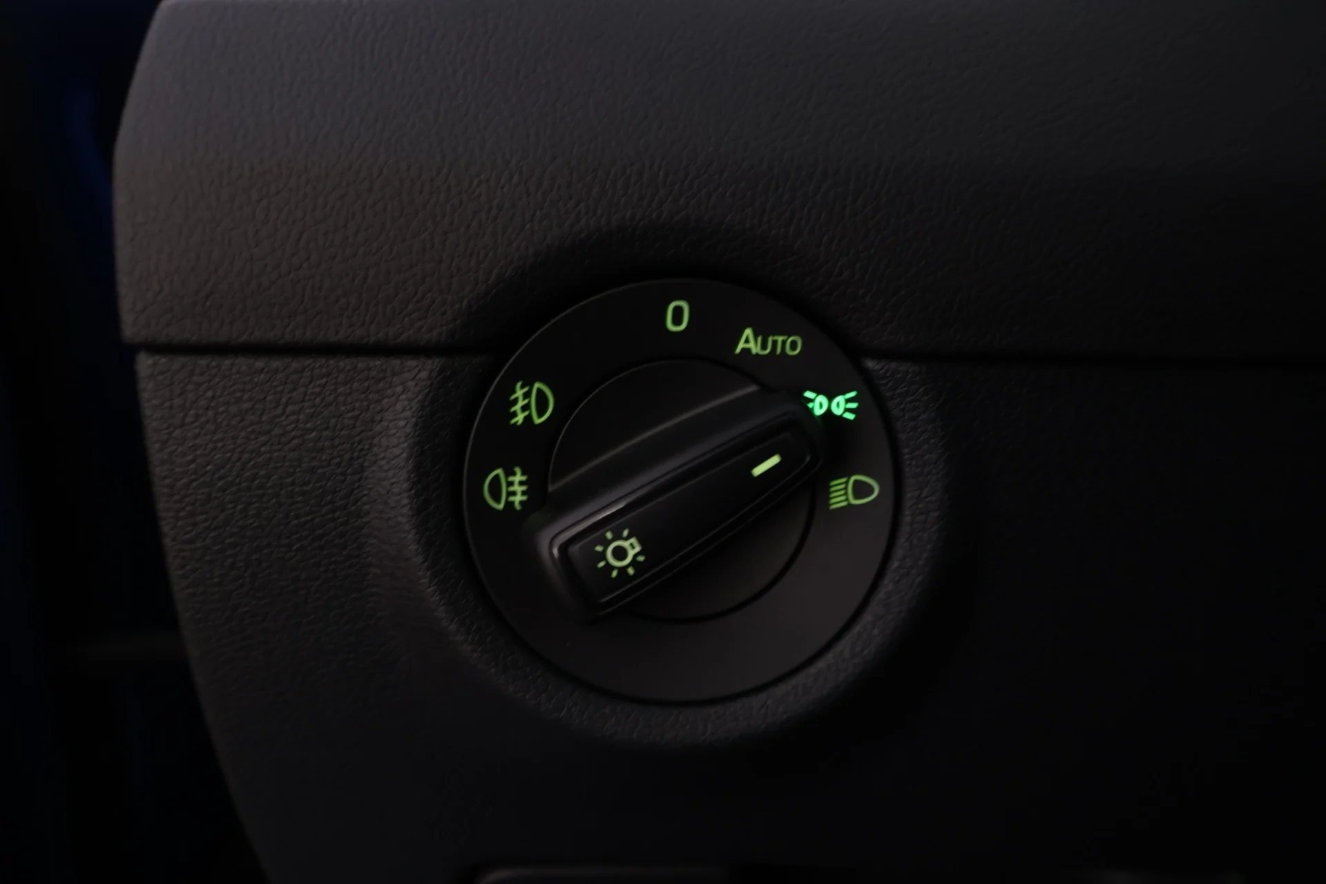 Car Image - 1KuFQjbEEaepXoIhdK35Oo