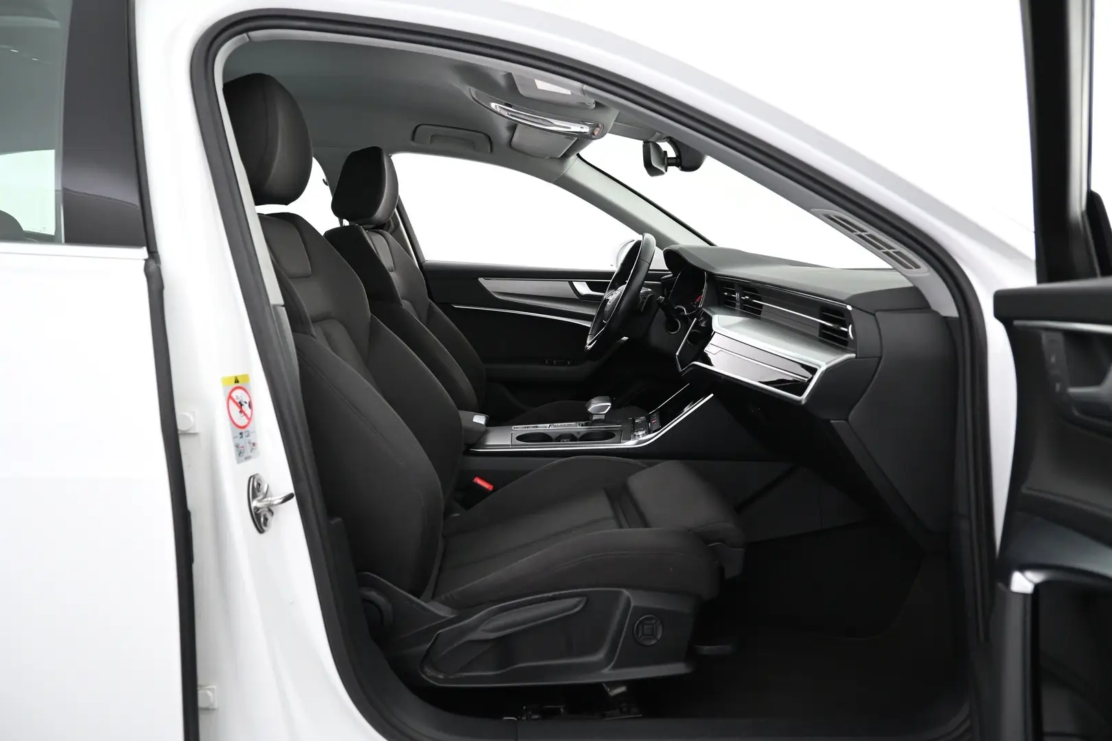 Car Image - 2r57qXFoYyWgg0YBD5Njco