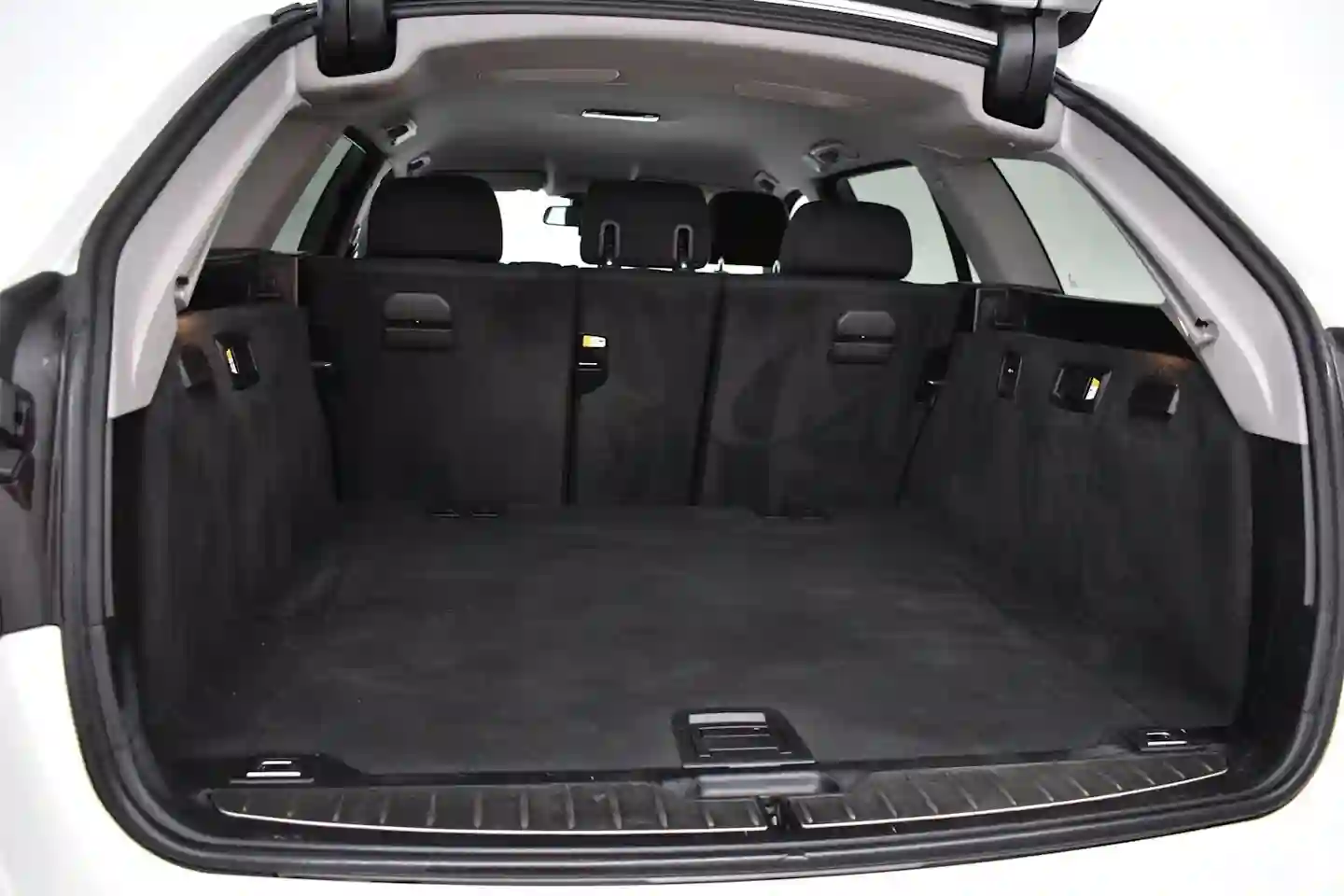 Car Image - 01n3Ufcpa87r0x8paqvRWY