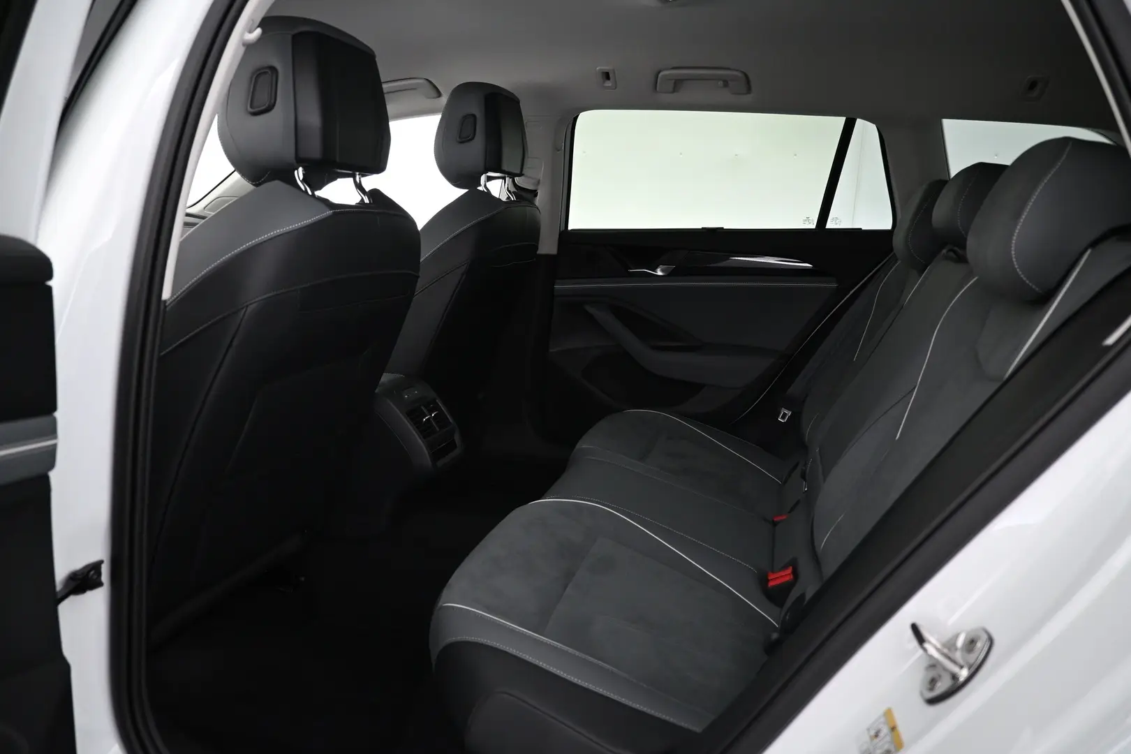 Car Image - 3slfATf0rNdZgaj7HNn875