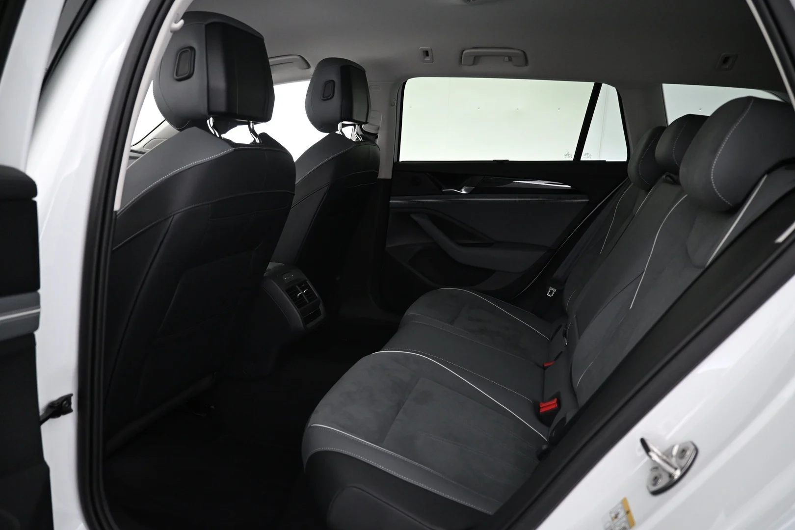 Car Image - 3slfATf0rNdZgaj7HNn875