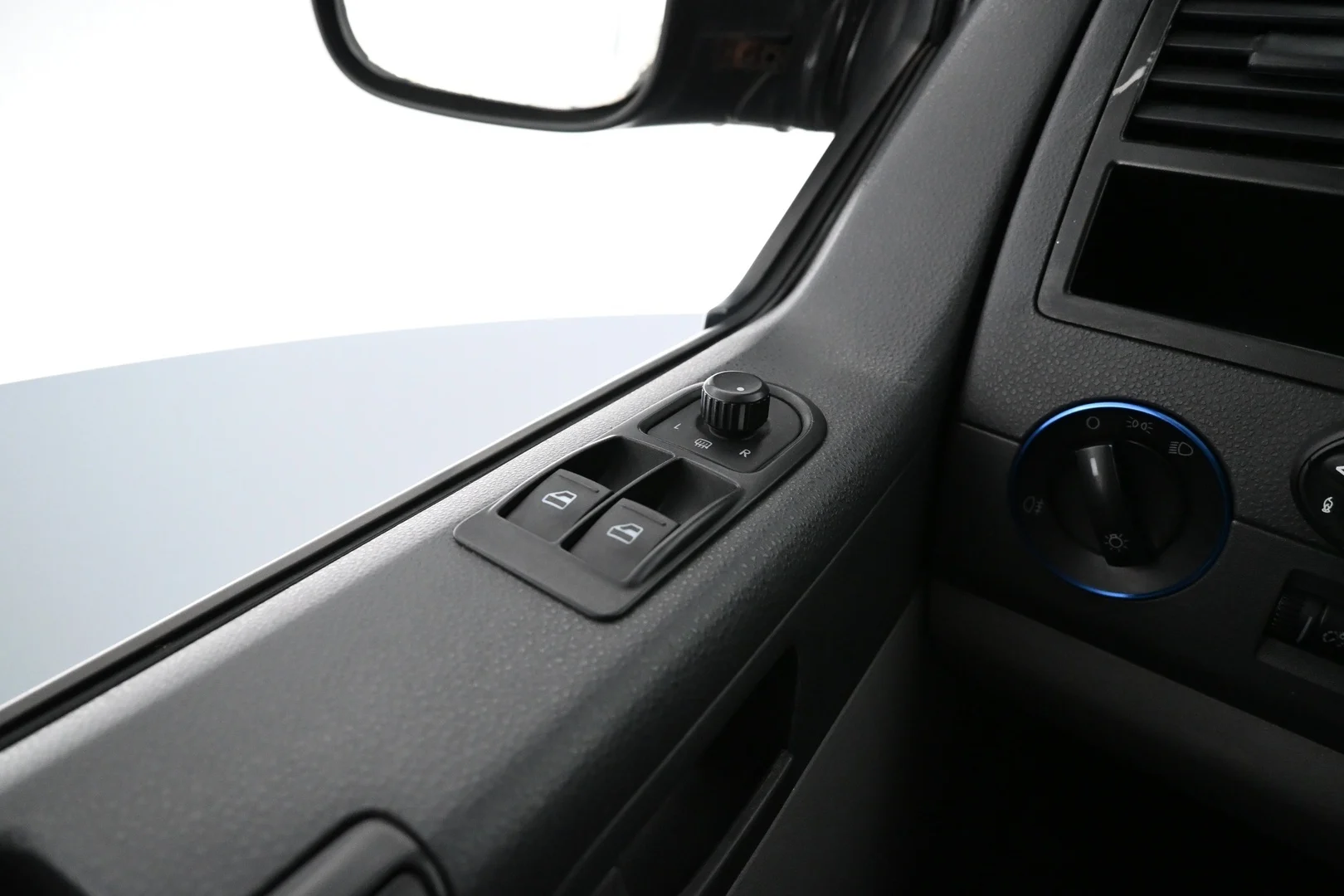 Car Image - Y86bPBBCvG145u9bKF2ND
