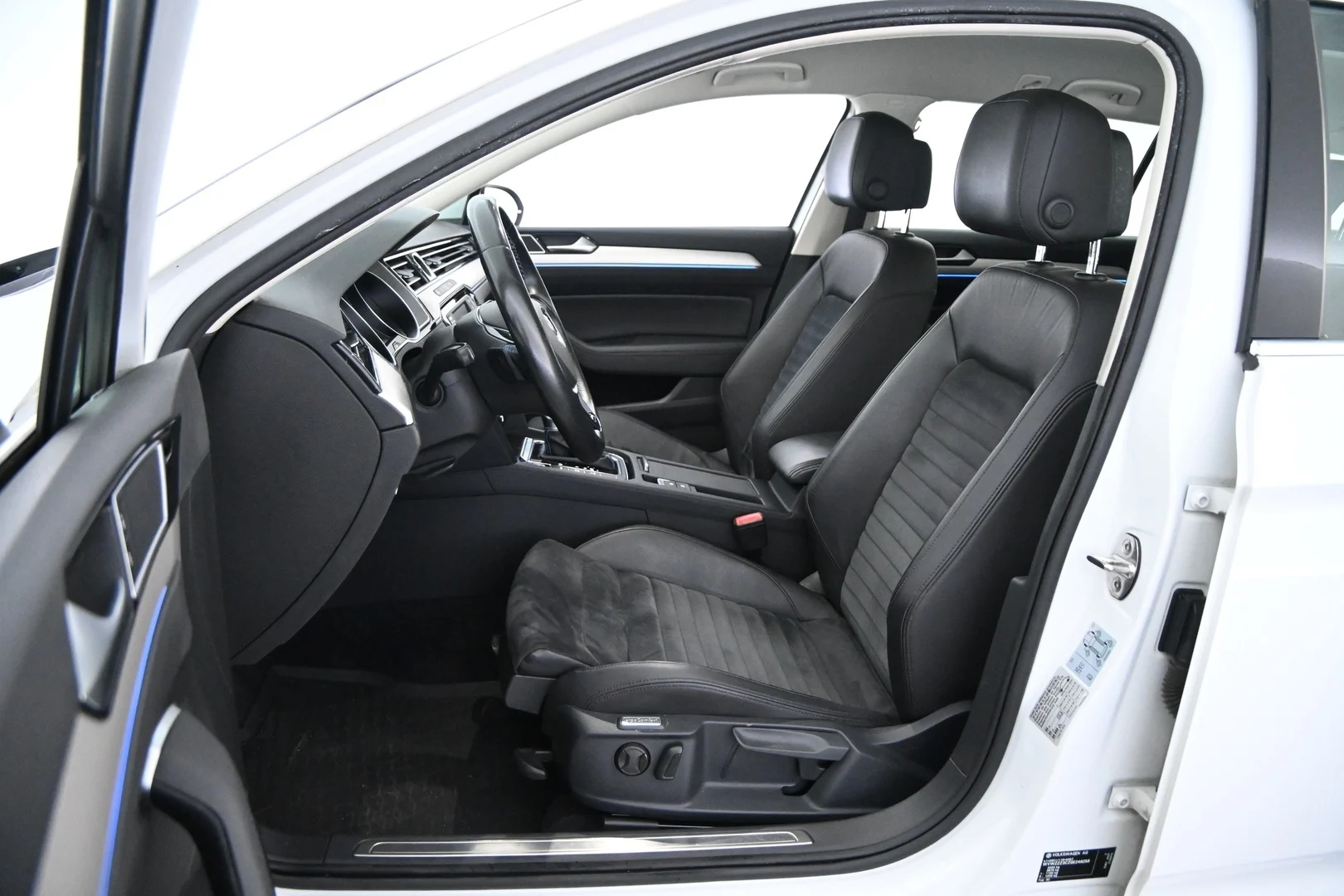 Car Image - 32MWWi9ZiD7MOLz5aEccve