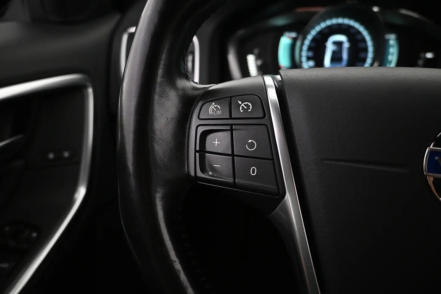 Car Image - S1QJ1eClYeA9gO94N4FMJ