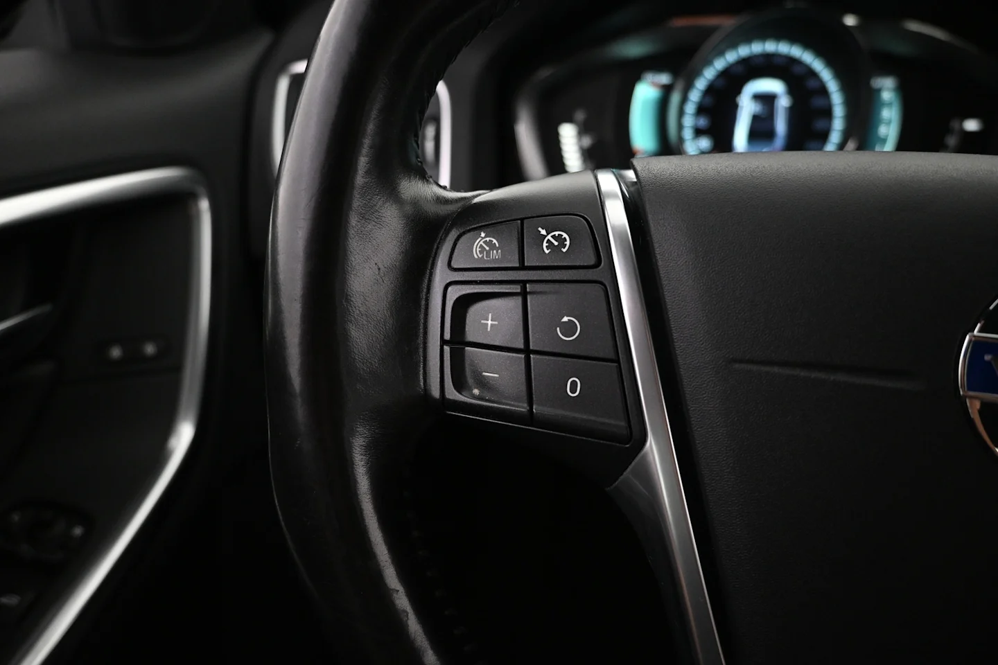 Car Image - S1QJ1eClYeA9gO94N4FMJ