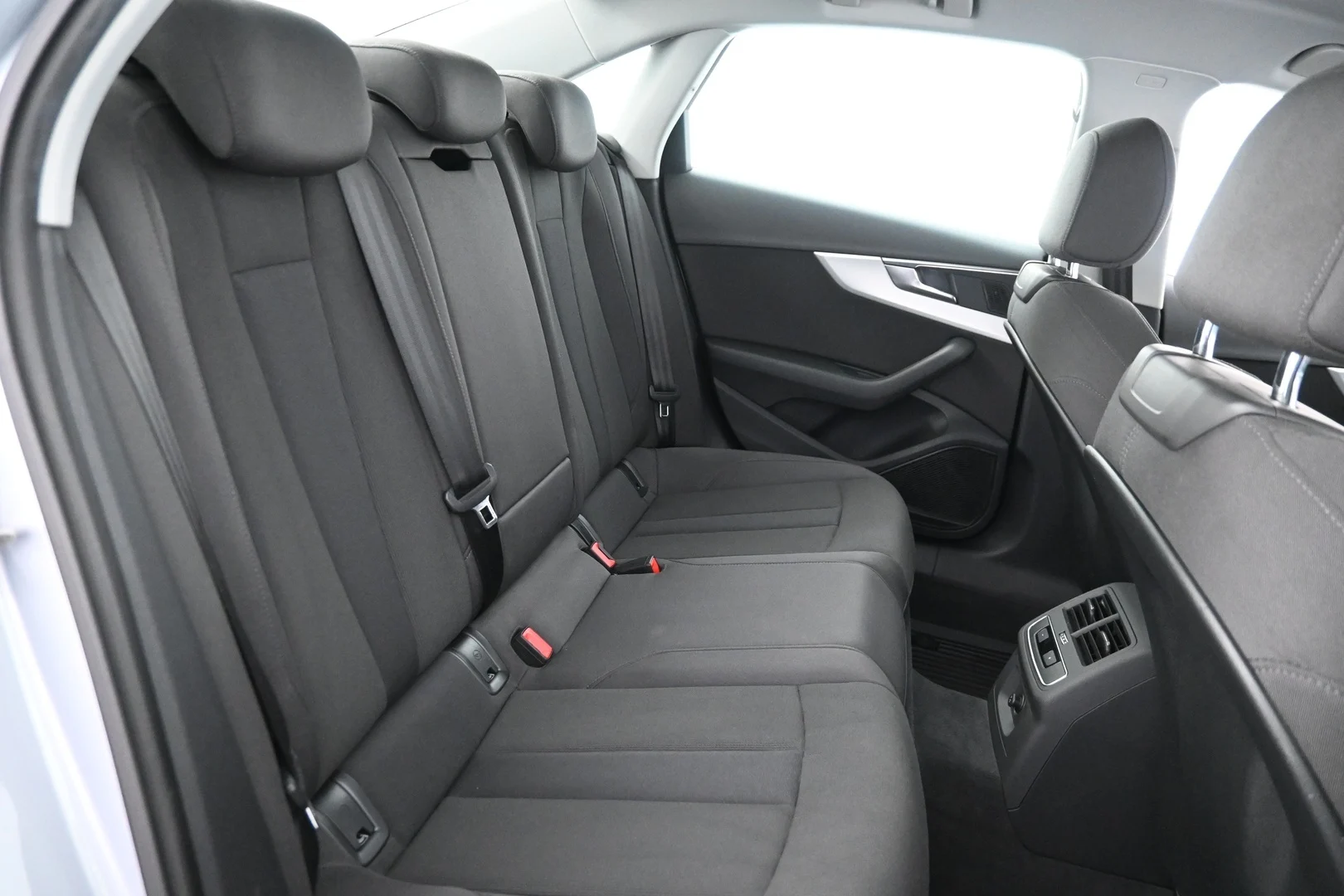 Car Image - 6WvdBVoQmuZIiJq3eTxrLK