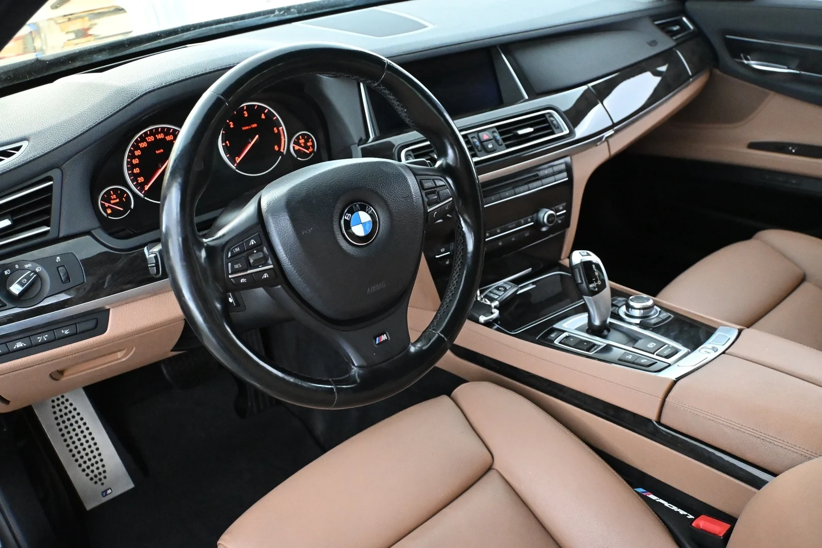 Car Image - 2jHSQzV2yCcJE3vsfXamPf