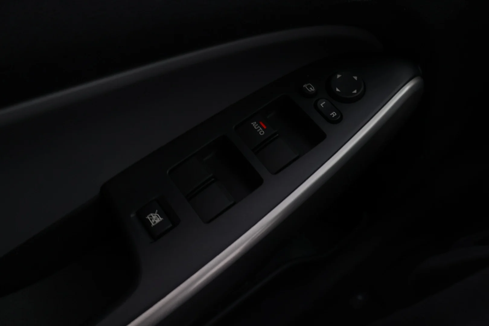 Car Image - 7EVpKj1yZwUN1eYrNr4uKQ