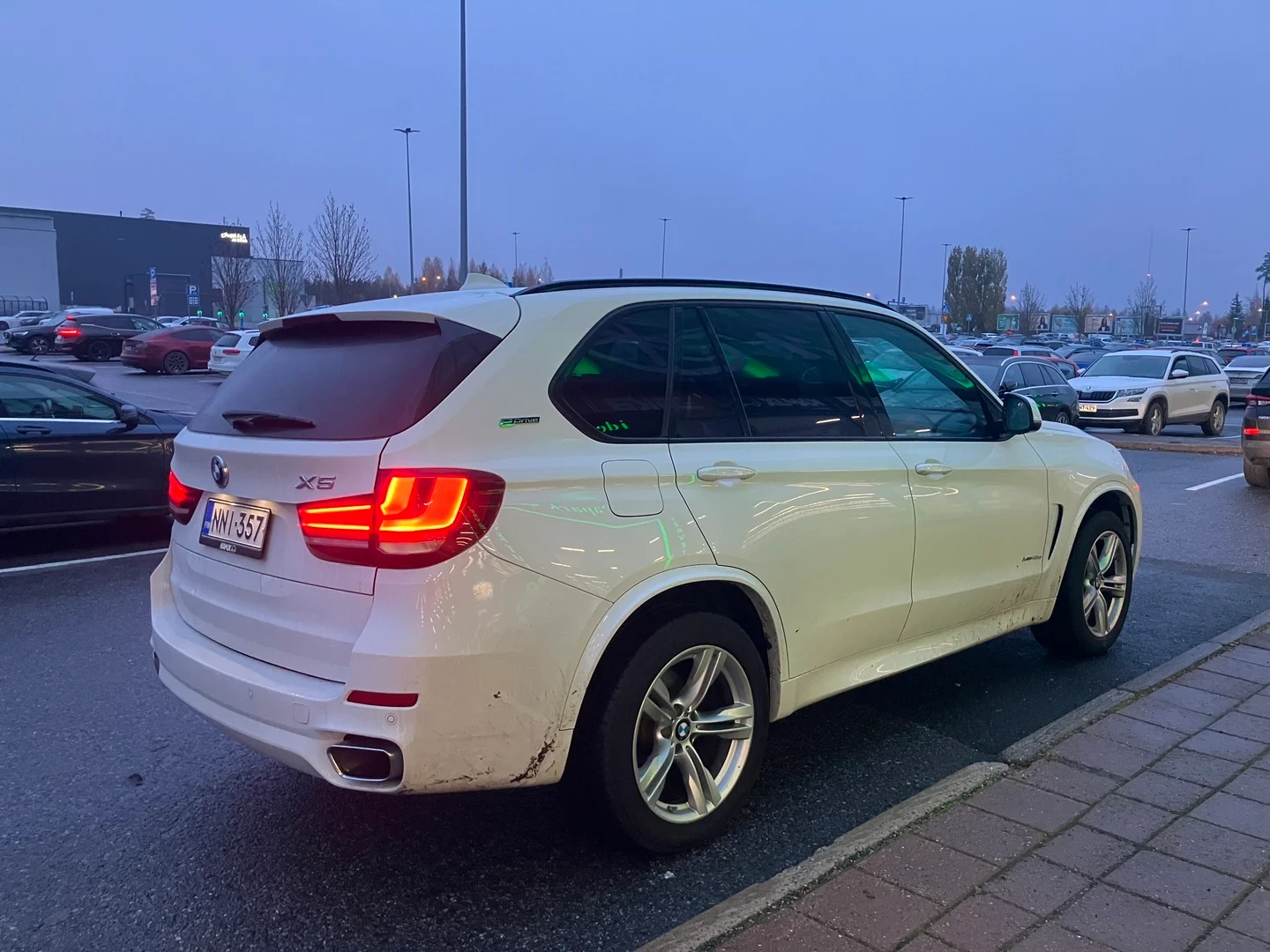 Car Image - 1gYFj6zxBgEtuzJAkS58X9