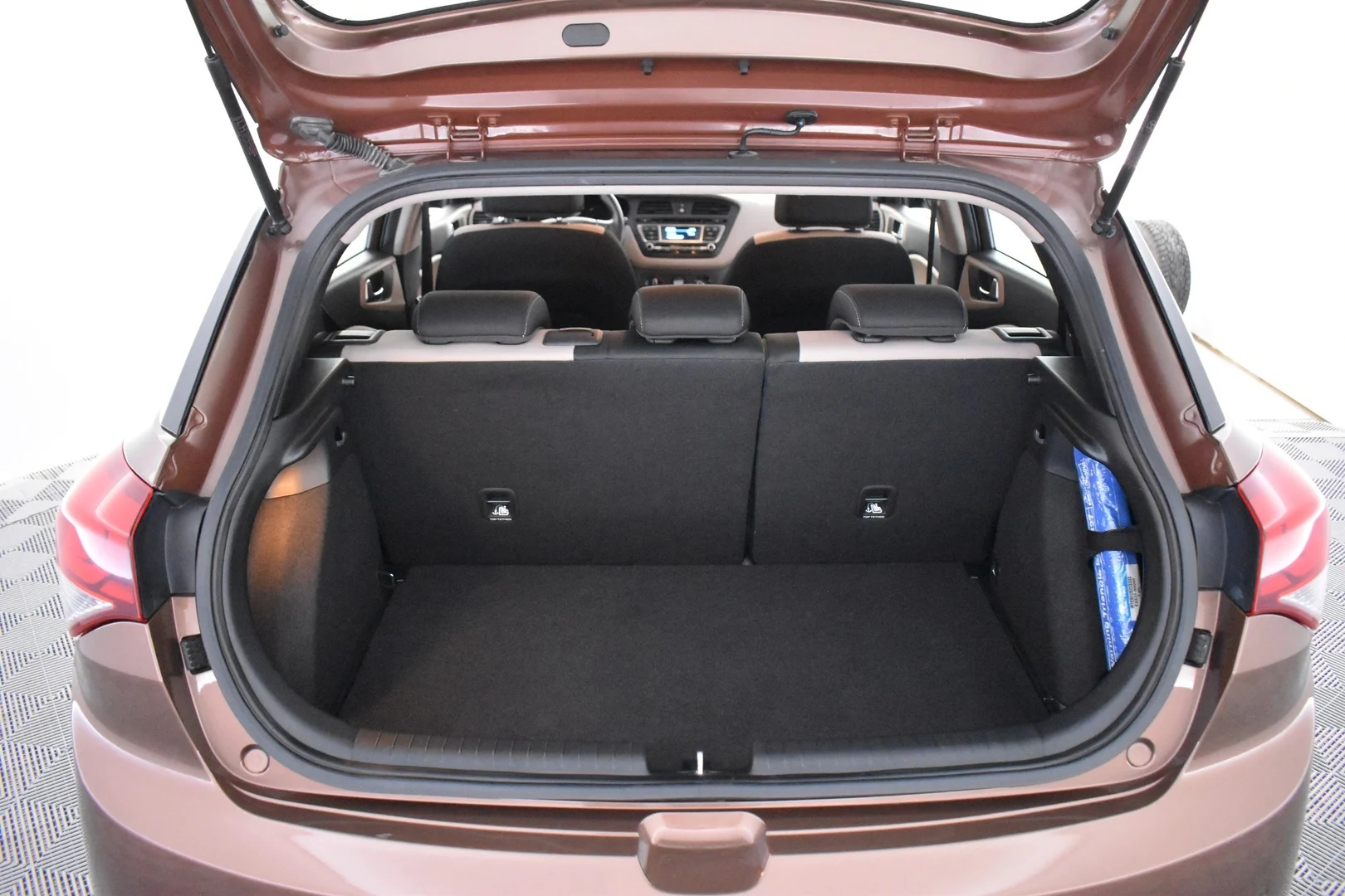 Car Image - 7CDZ7gwWPmQg9VDmg7qbkd