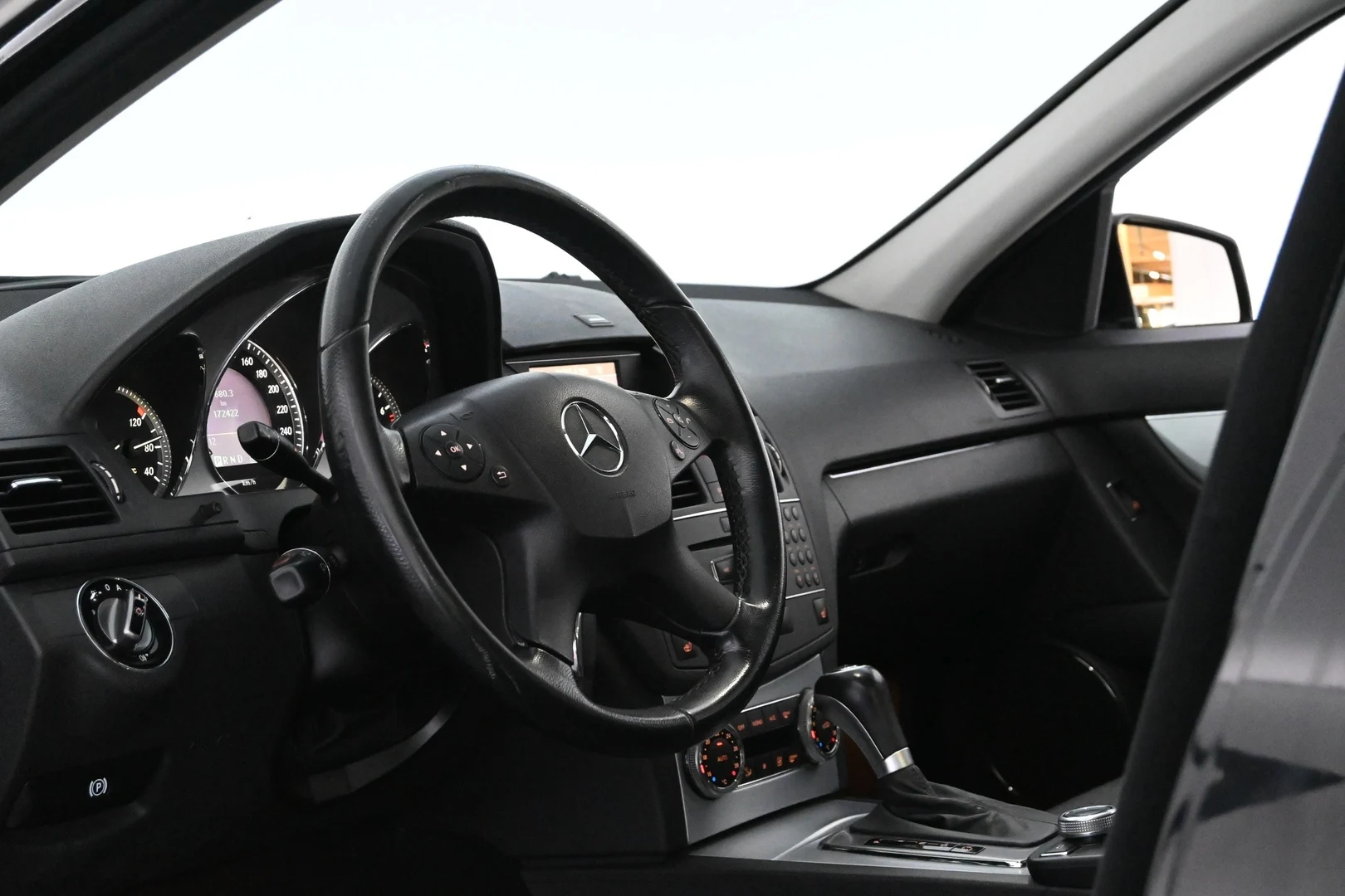 Car Image - 2uSTUyxaThj2RpPXIGzKLA