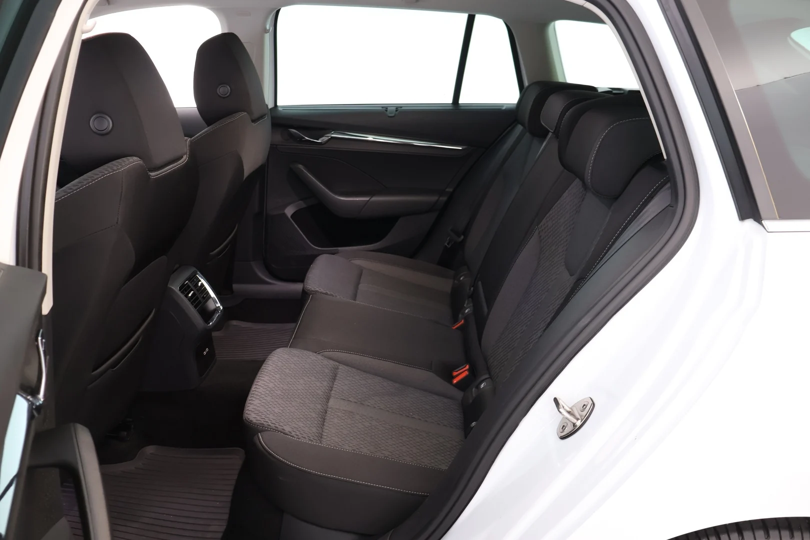 Car Image - 6XCZse3gIIK2GszZ4WJAph